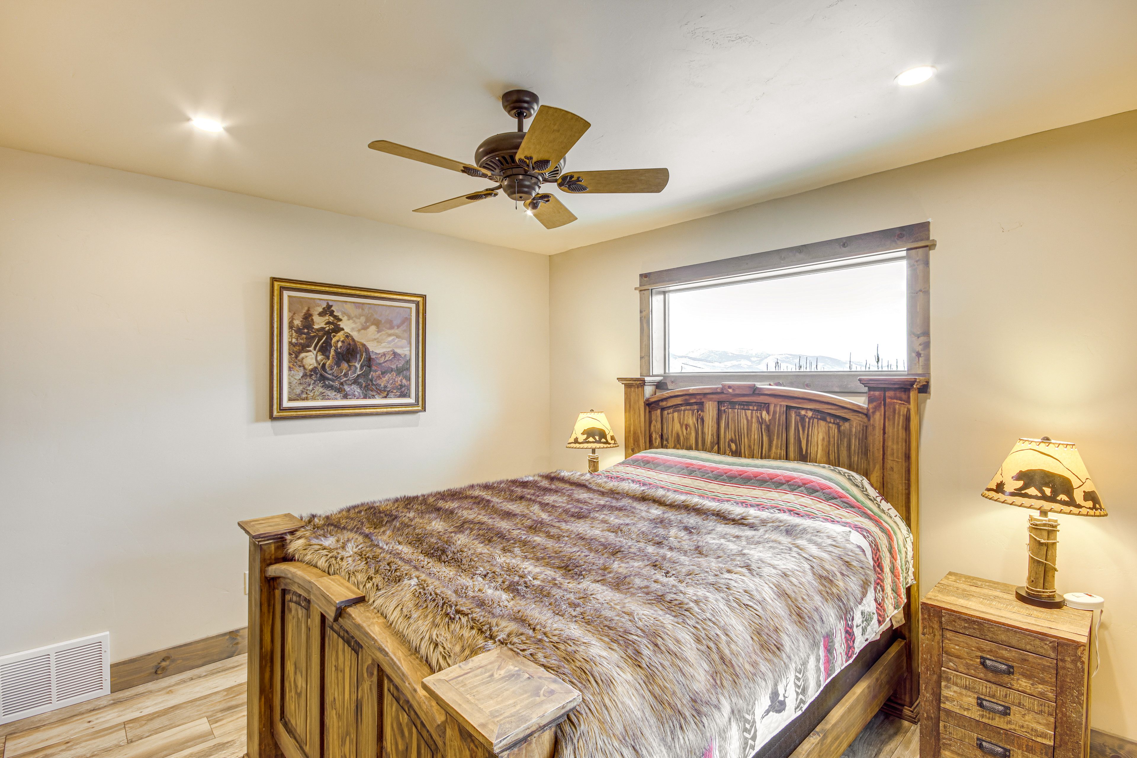 Bedroom 2 | Queen Bed