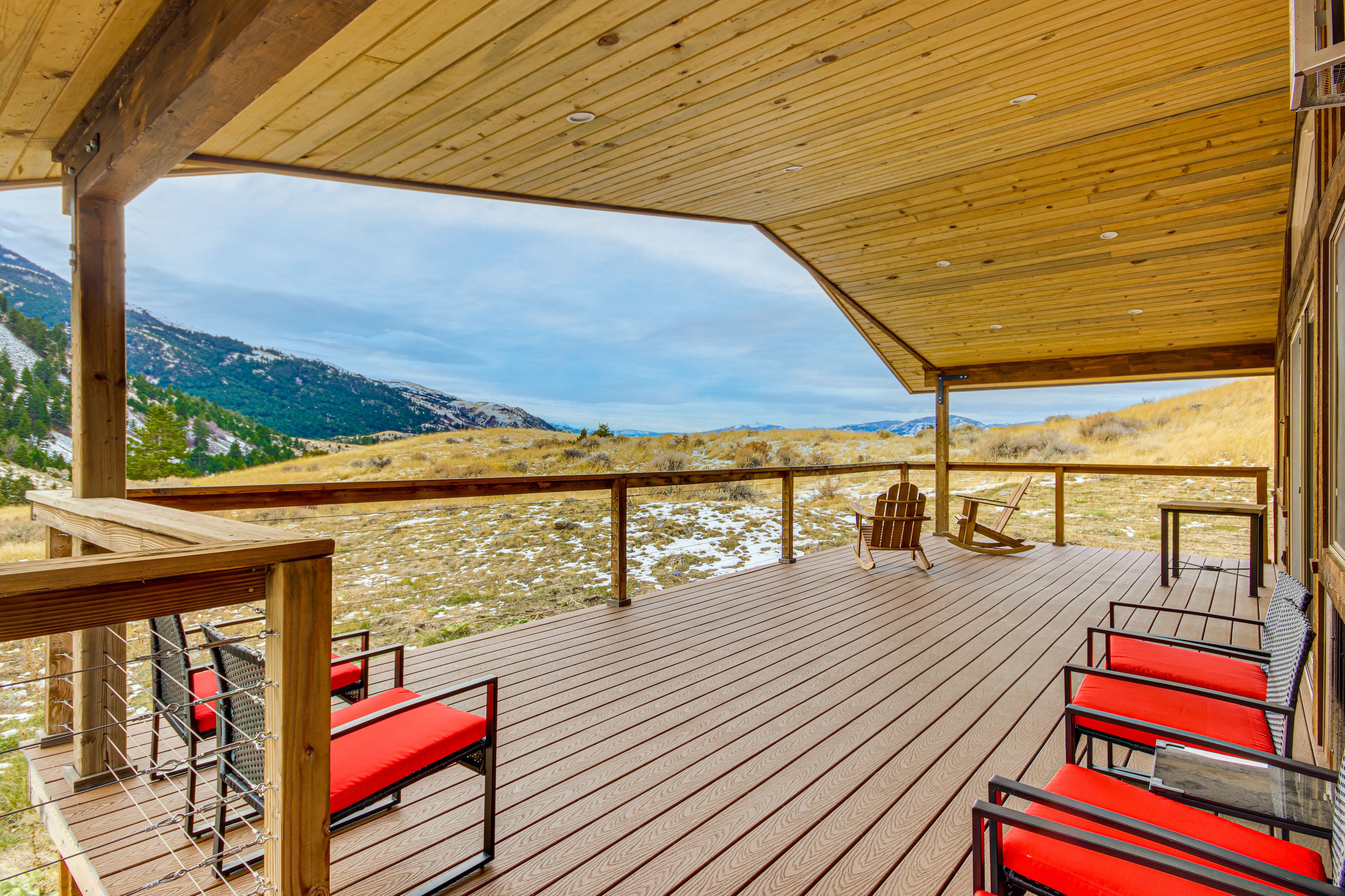 Pray Vacation Rental | 2BR | 1BA | 1,000 Sq Ft | 5 Steps Required to Enter