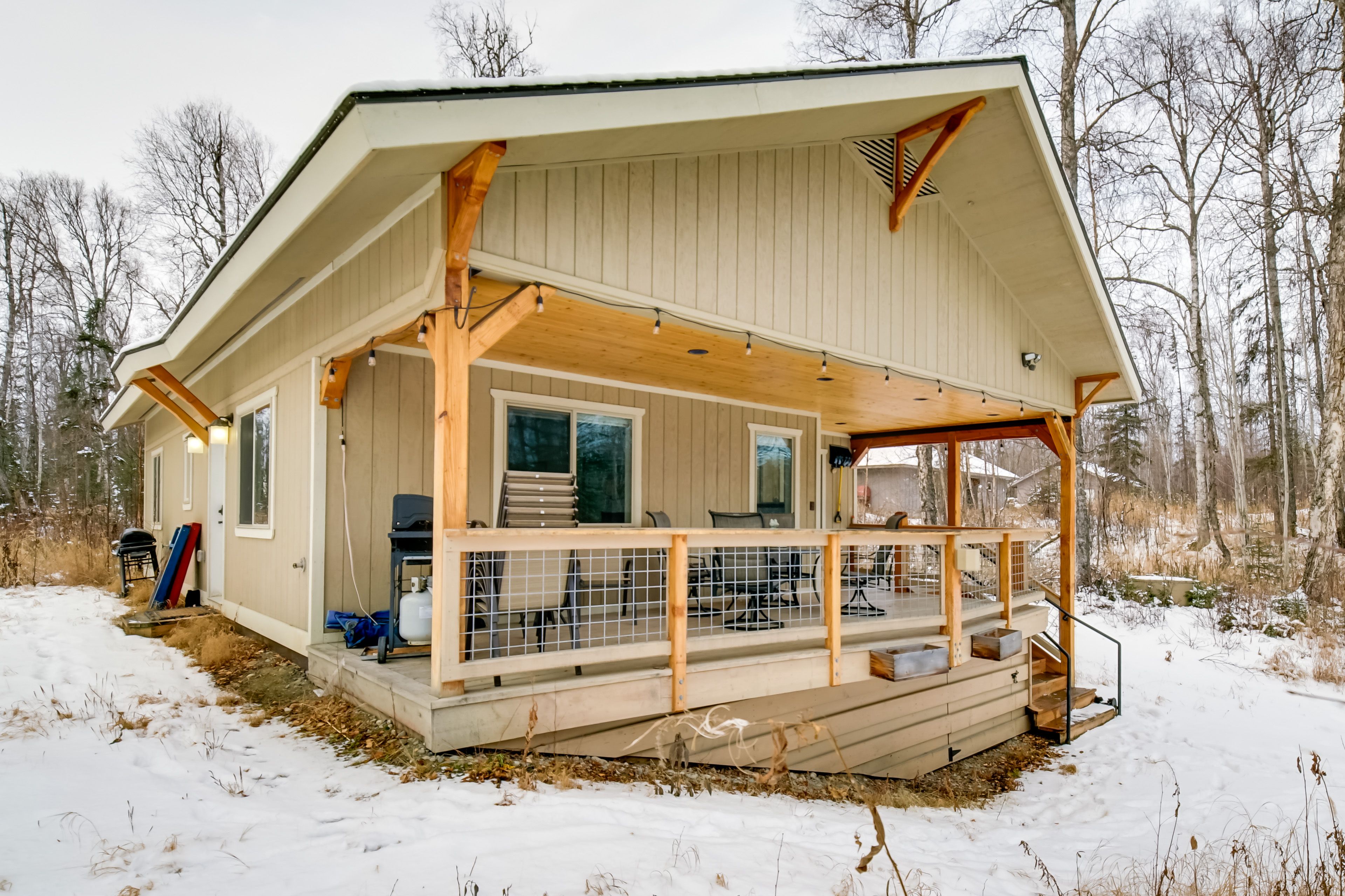 Home Exterior | Parking | Driveway (6 Vehicles)