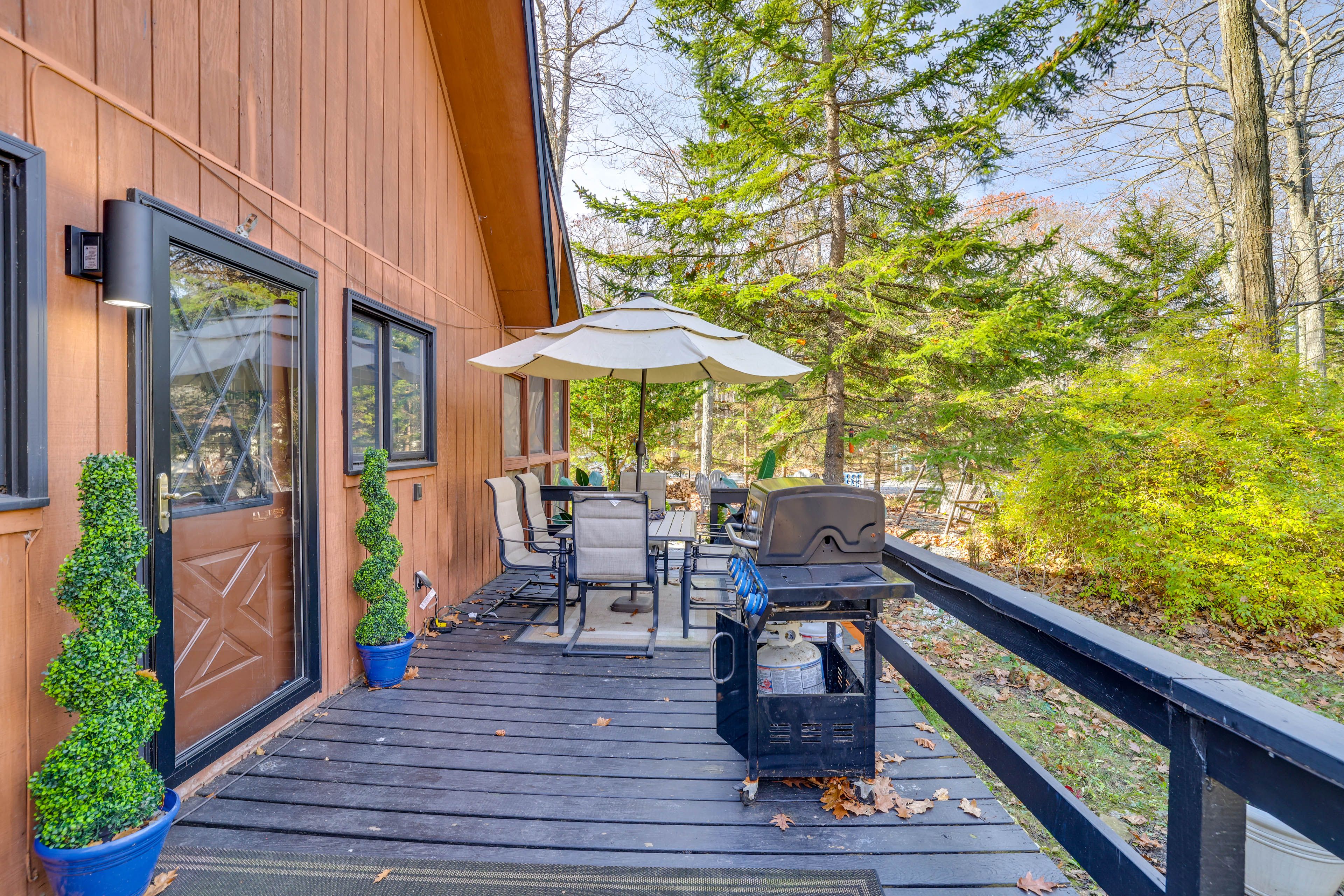Deck | Gas Grill | Outdoor Dining Set | Hot Tub