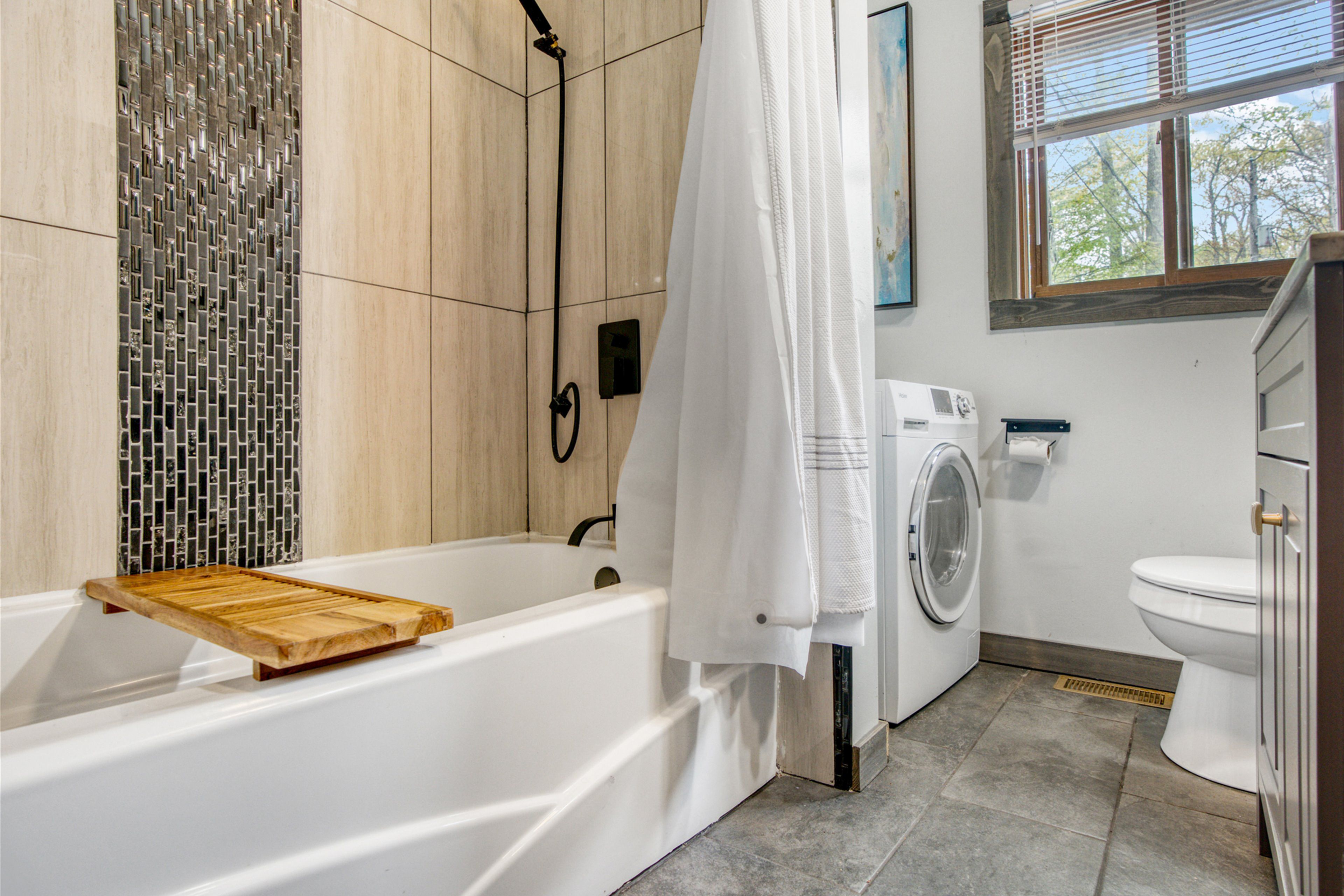 Full Bath | Washer & Dryer | Towels | 1st Floor