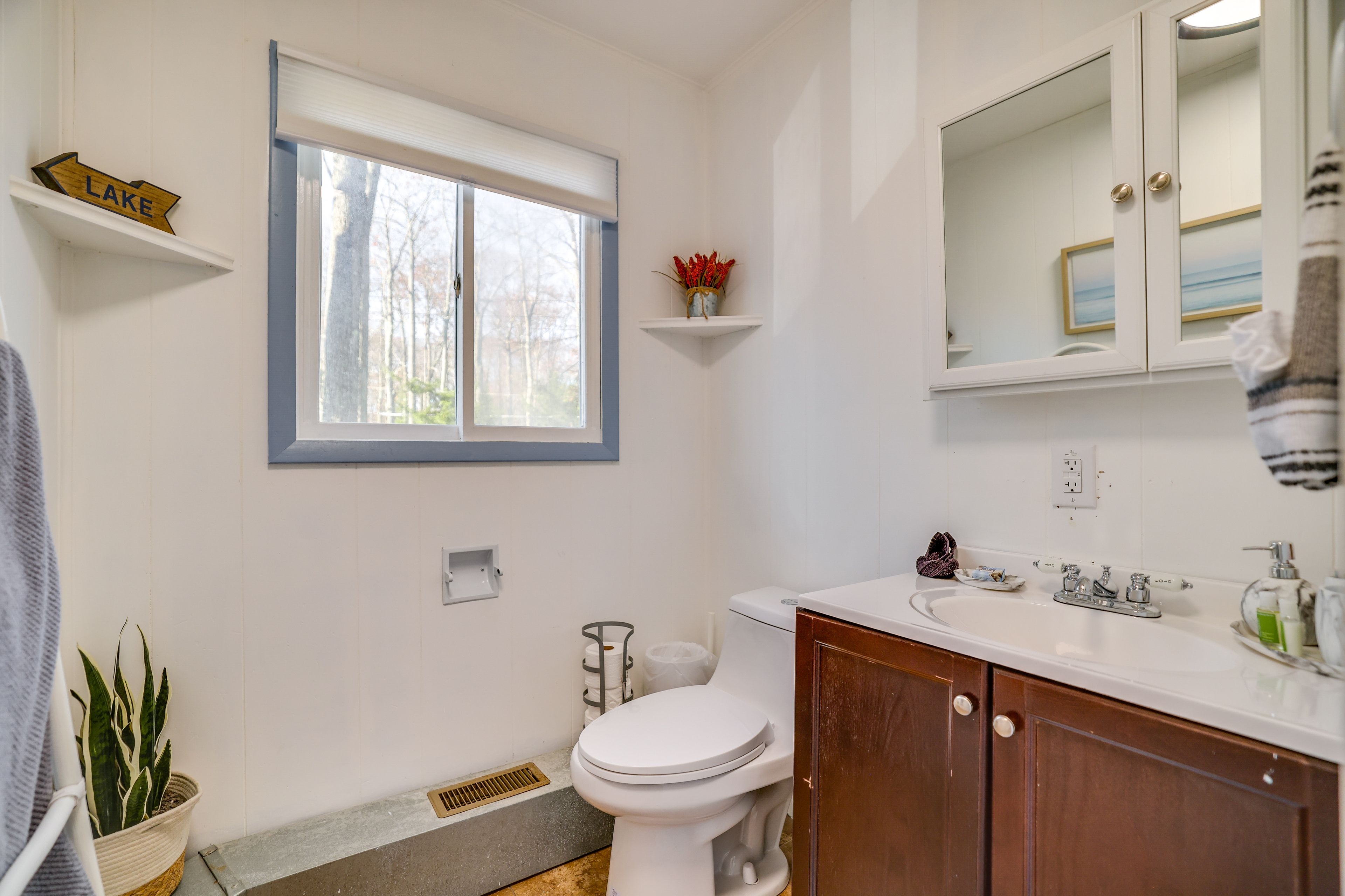 Full Bath | Hair Dryer | 2nd Floor