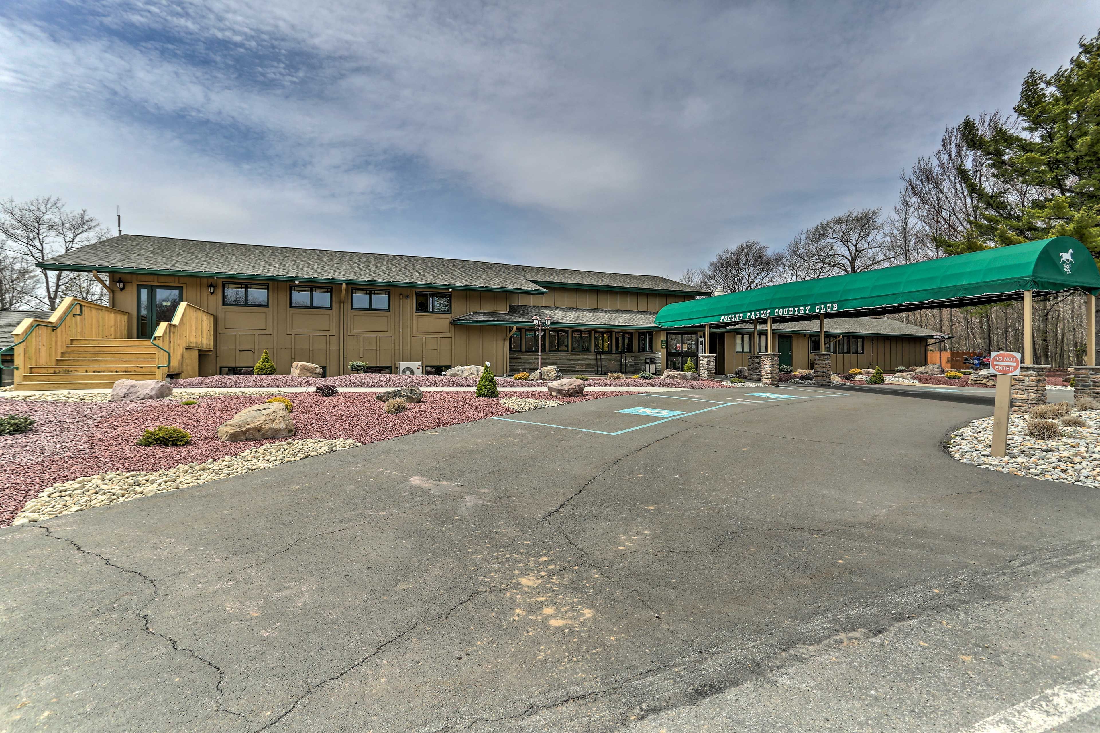 Community Amenities | Golf Course (Additional Fees On-Site) | Outdoor Pool