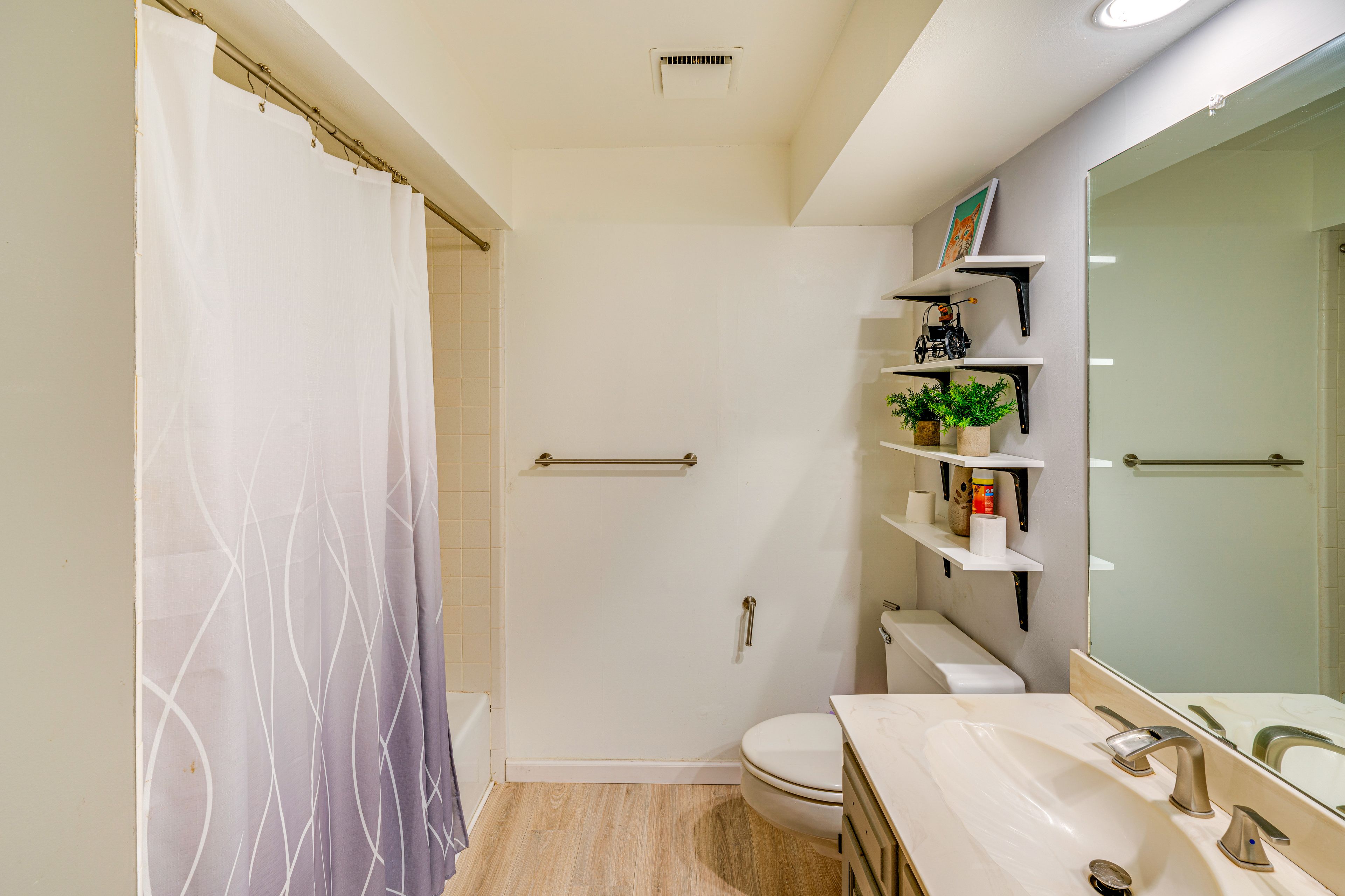 Full Bathroom