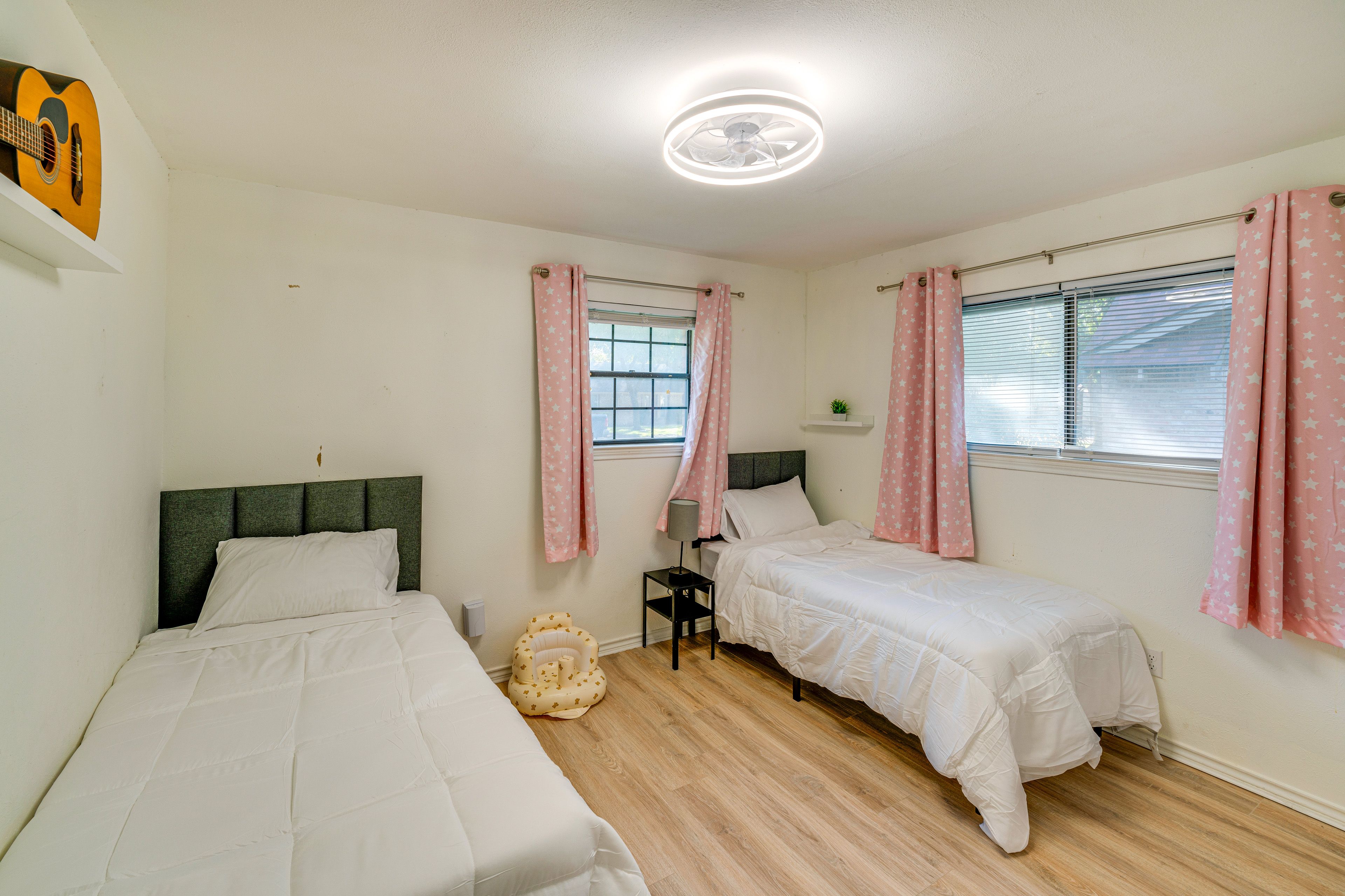 Bedroom 4 | 2 Twin Beds