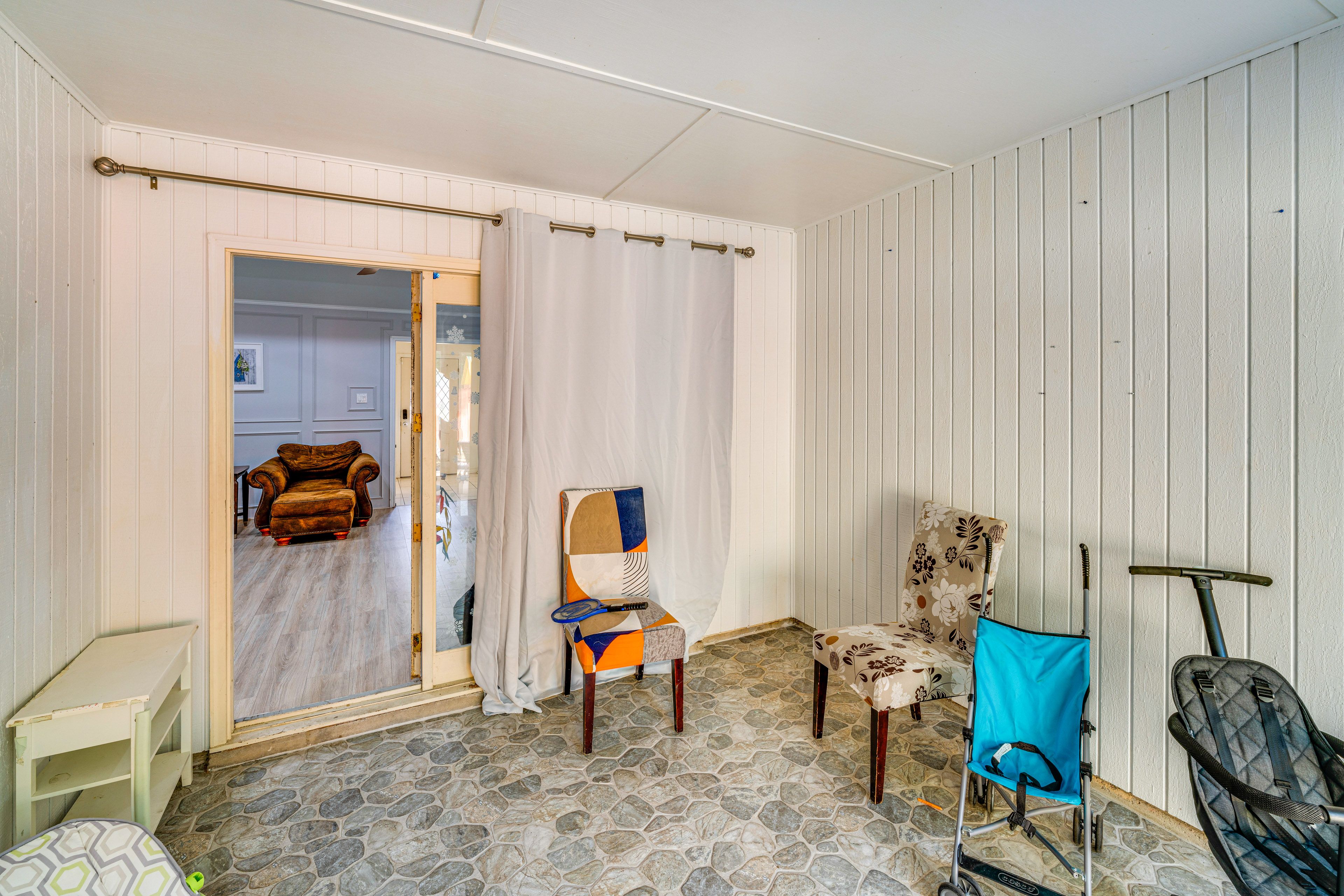 Sunroom | 2 Strollers Provided