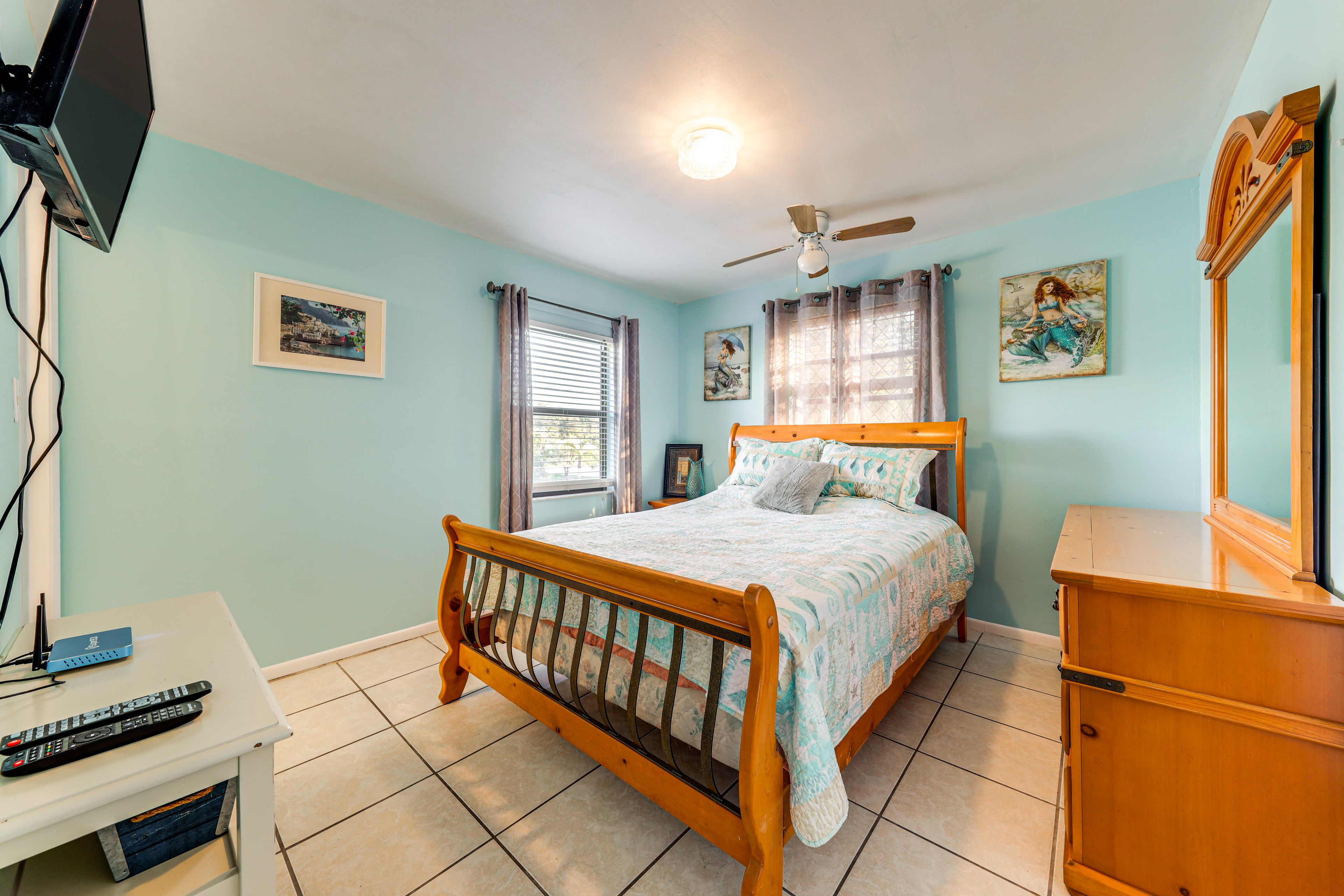 Bedroom 1 | Queen Bed | Linens Provided | Upper Level
