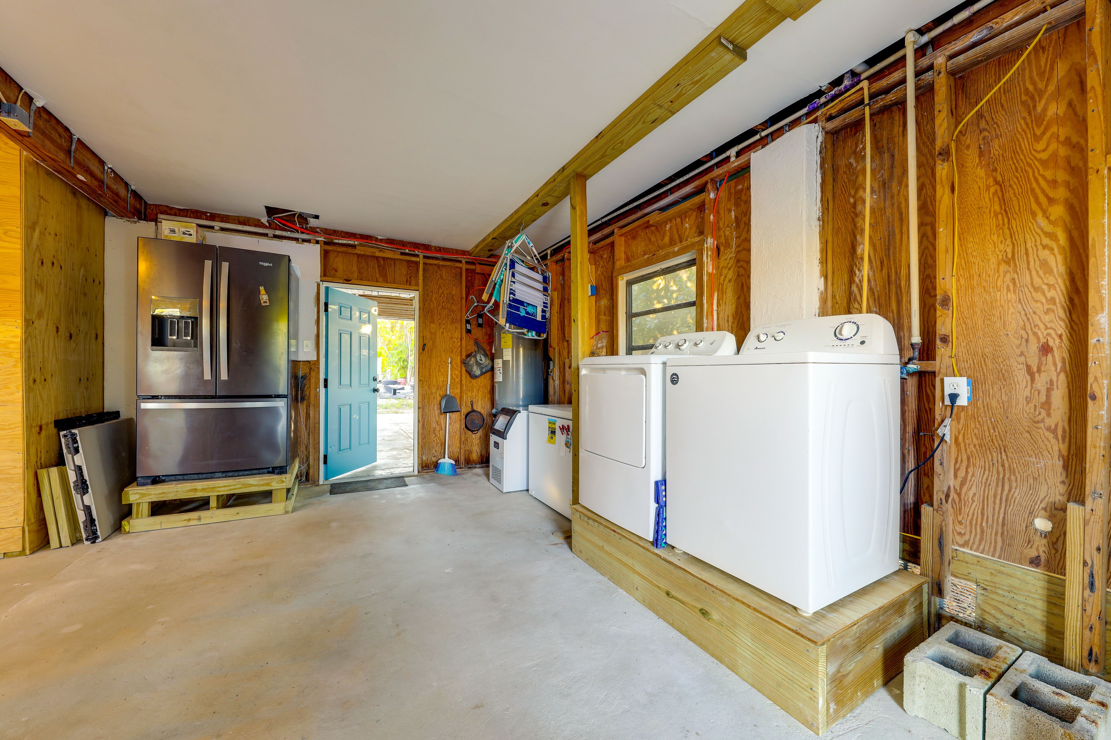 Storage Room | Lower Level | Ice Machine | Bait Freezer | Washer/Dryer