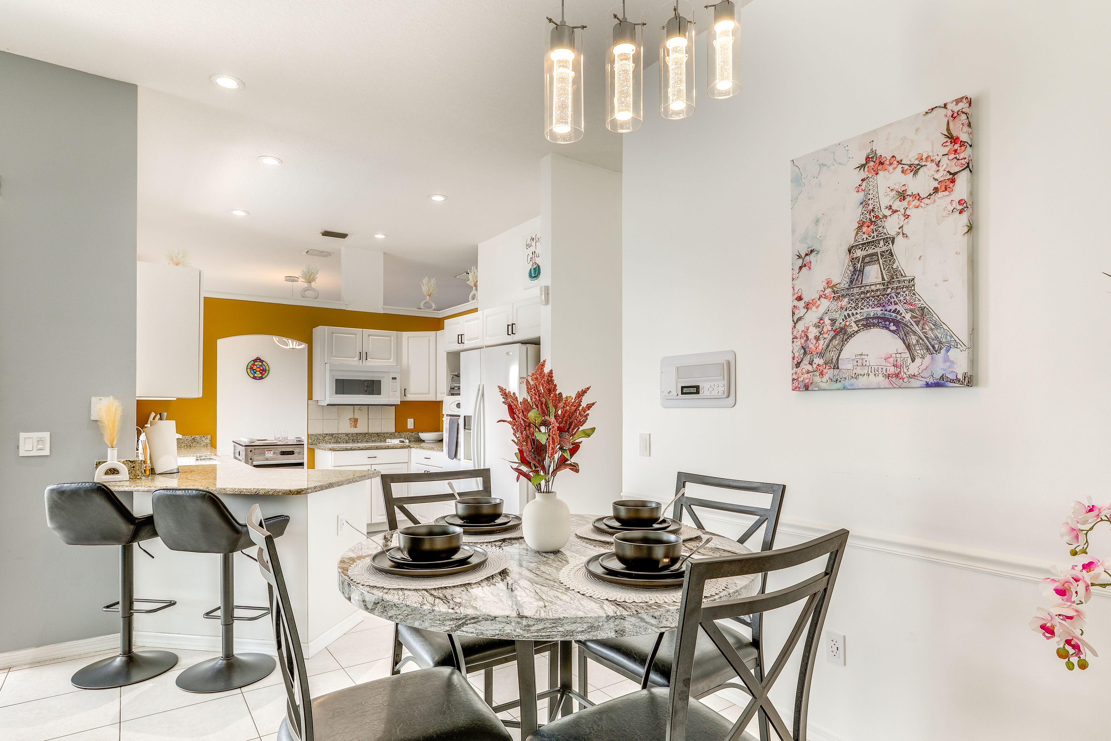 Additional Dining Area | Breakfast Bar