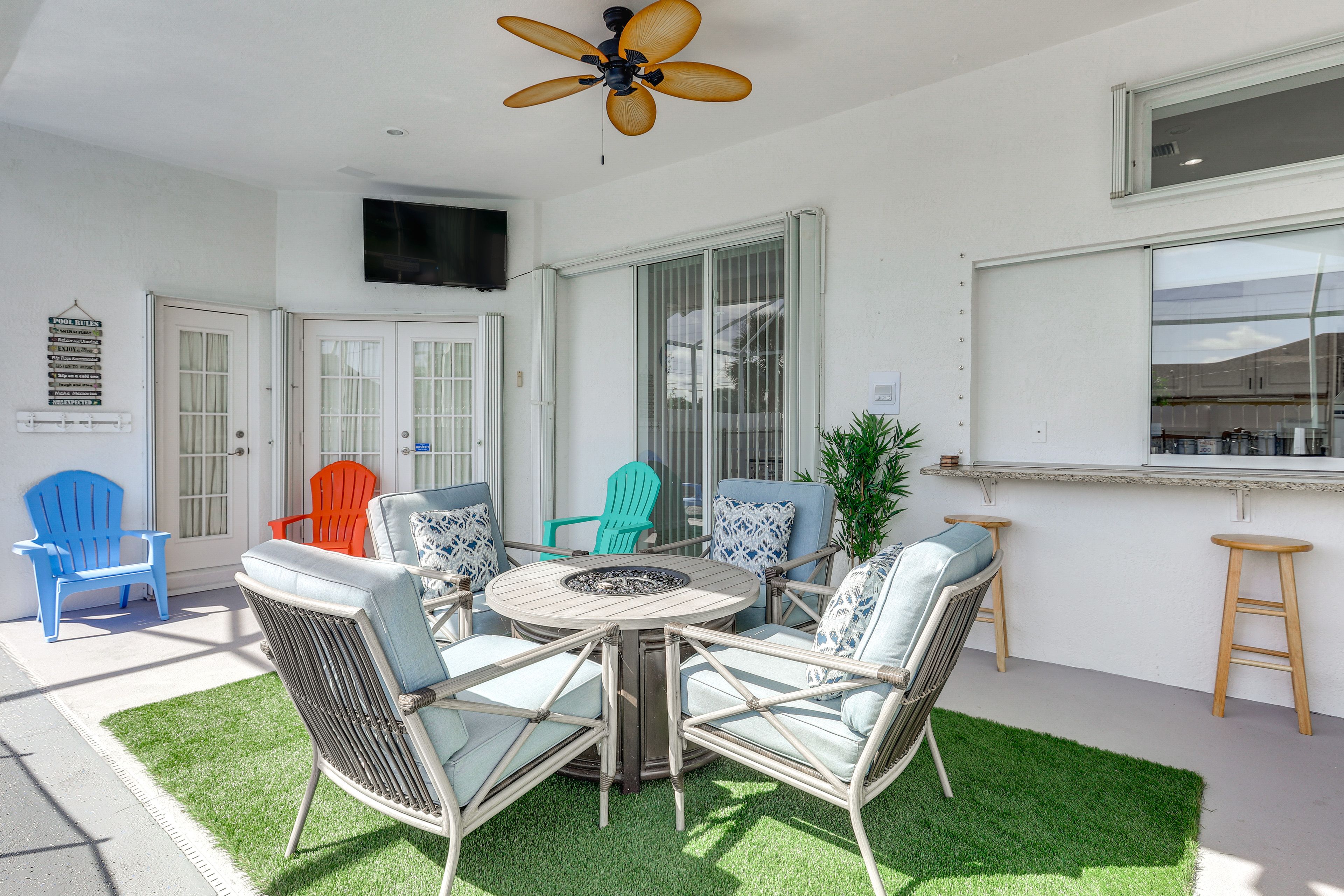 Lanai | Gas Fire Pit Table | Dining Area | Smart TV | Pool (Heated w/ Fee)