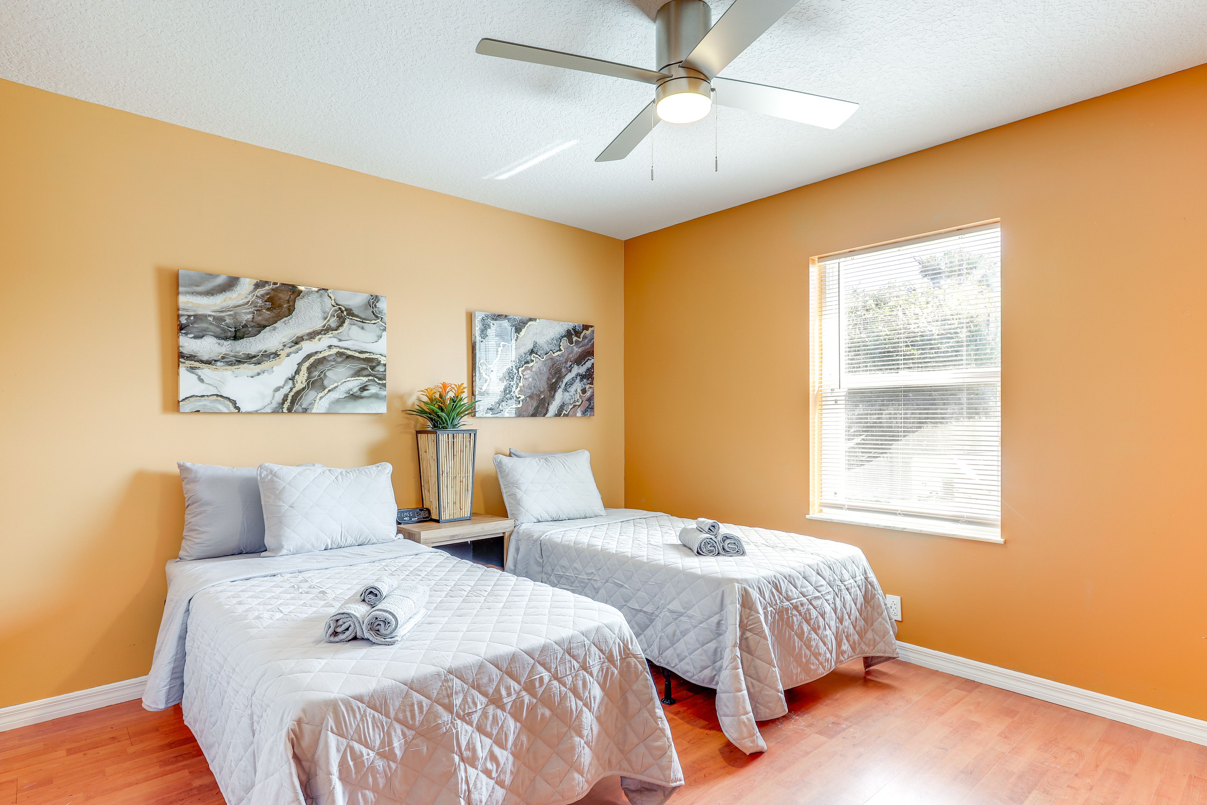 Bedroom 3 | 2 Twin Beds | Smart TV