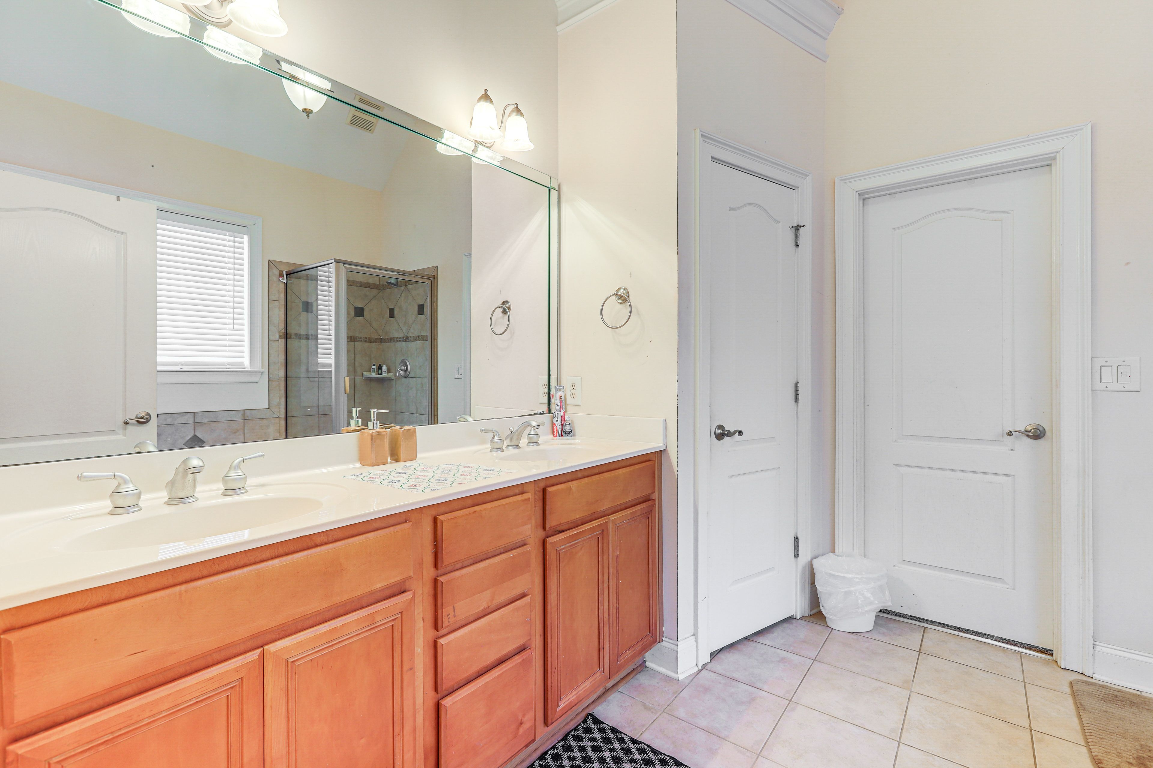Full Bathroom | 1st Floor | Separate Tub & Shower