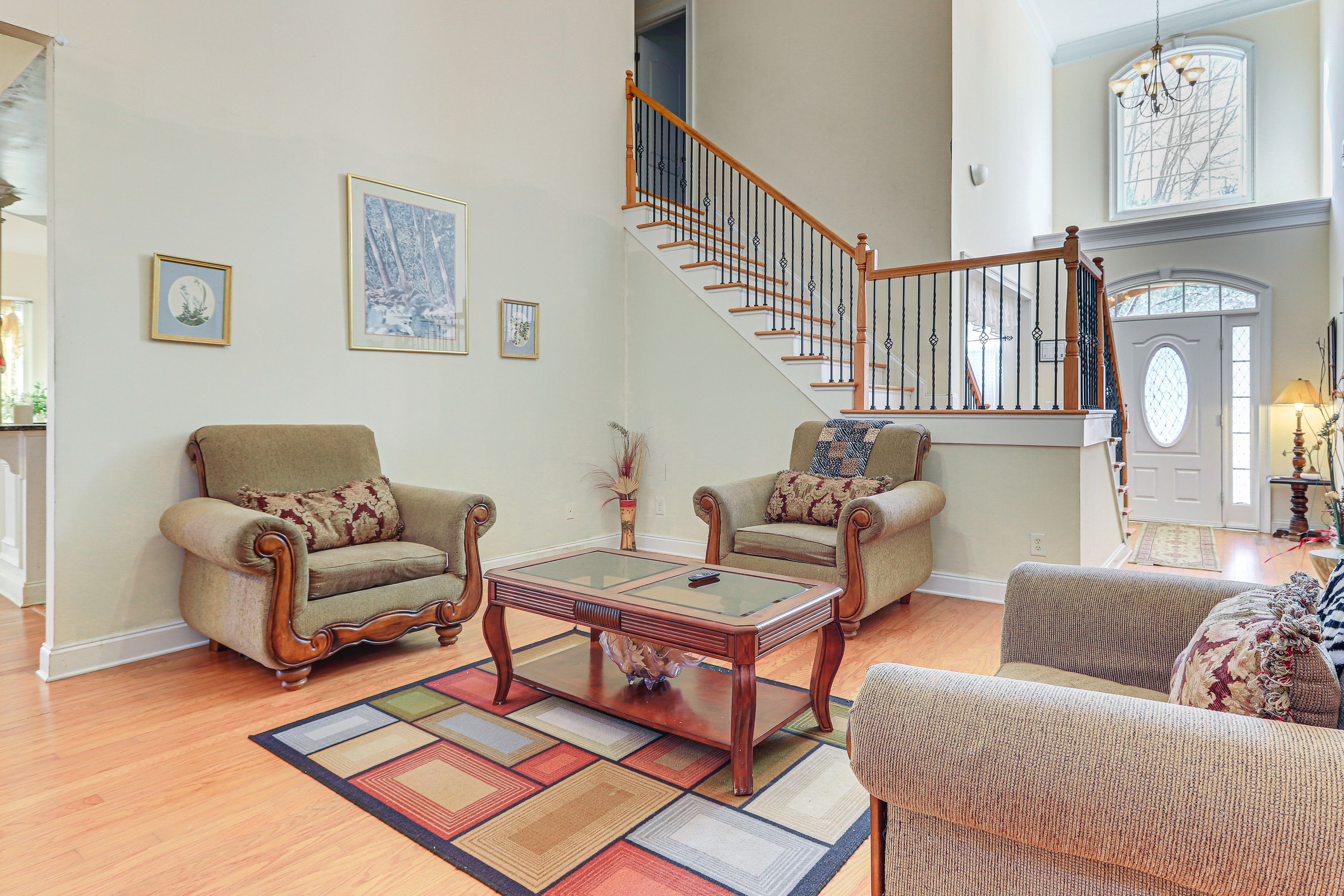 Living Room | 1st Floor | Fireplace | Smart TV | Free WiFi