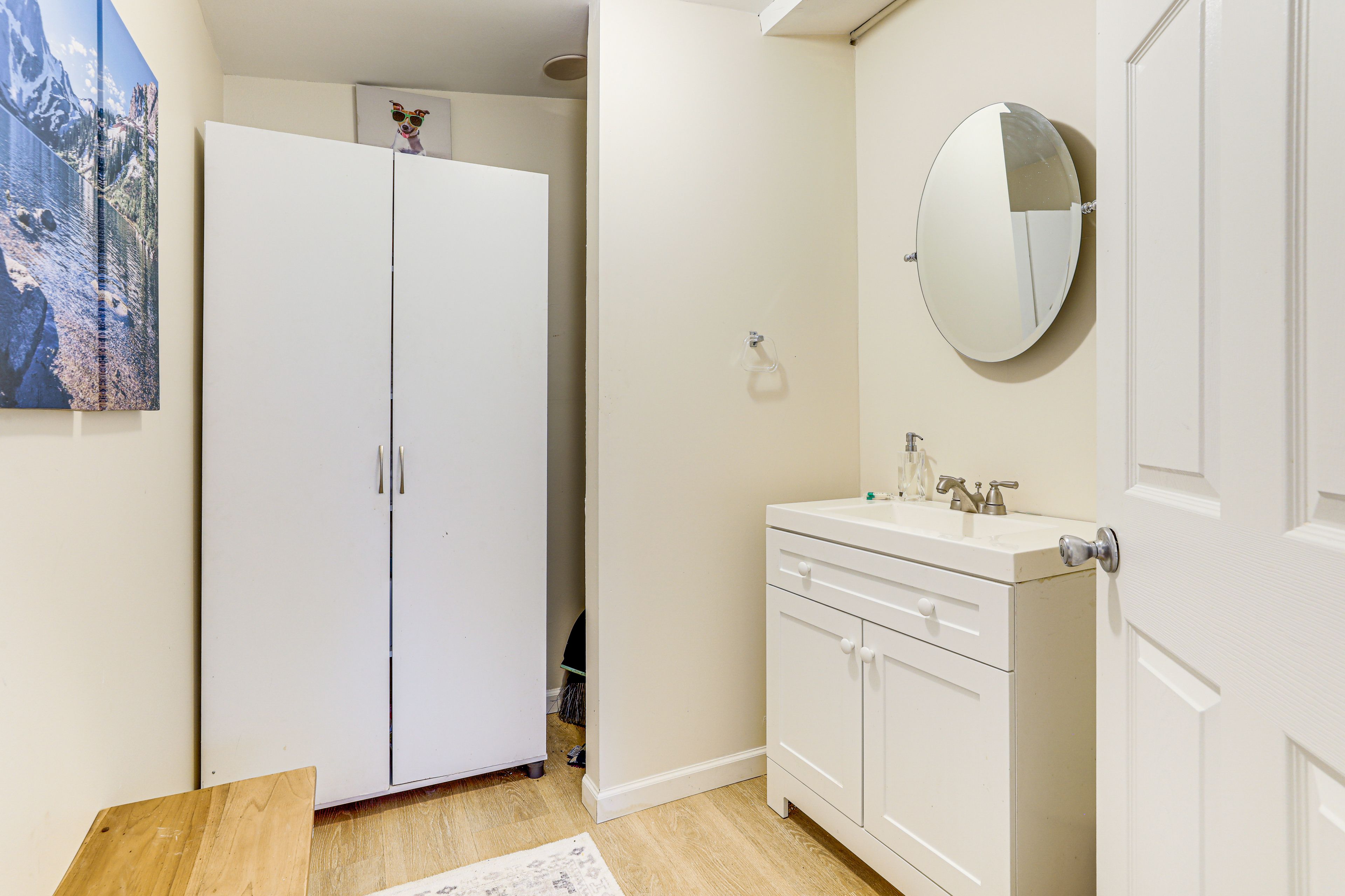 Half Bathroom | Towels Provided