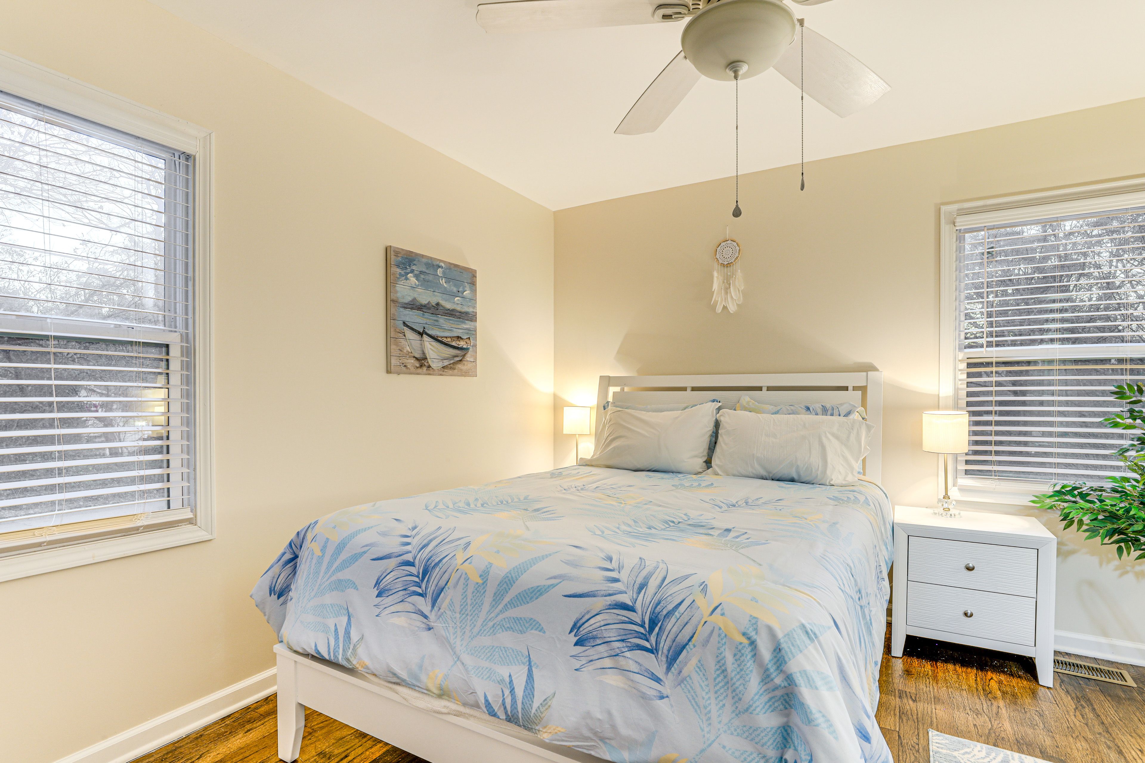 Bedroom 3 | Queen Bed