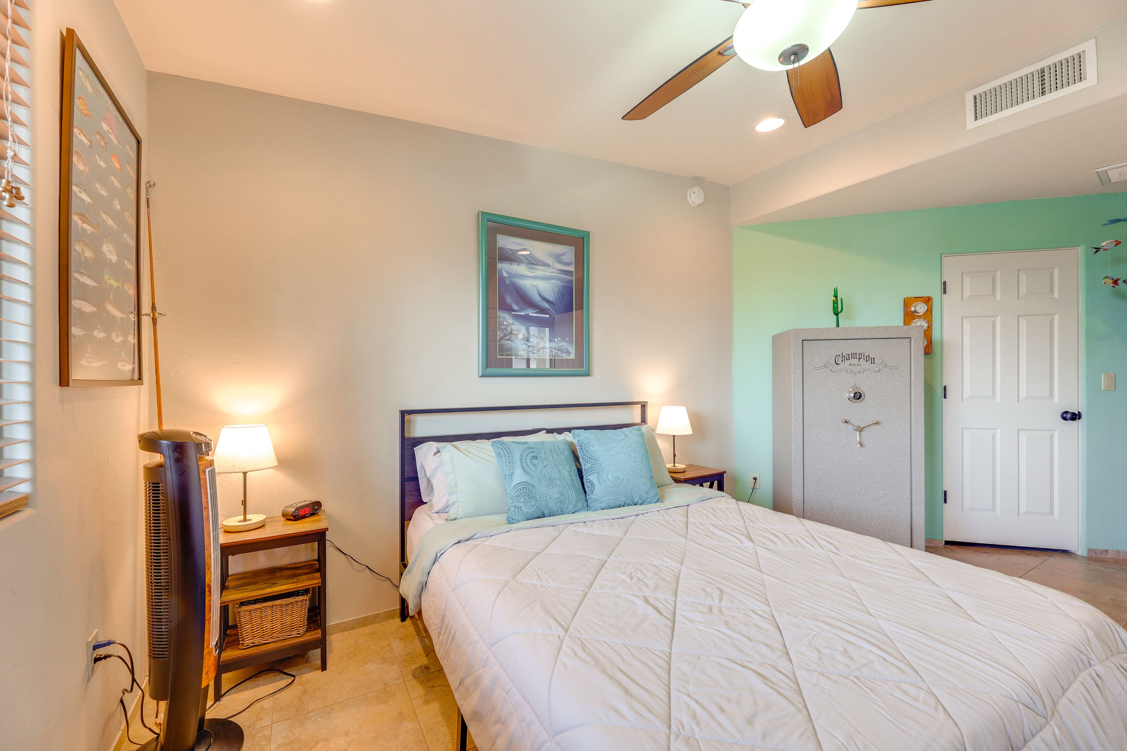 Bedroom 2 | Queen Bed