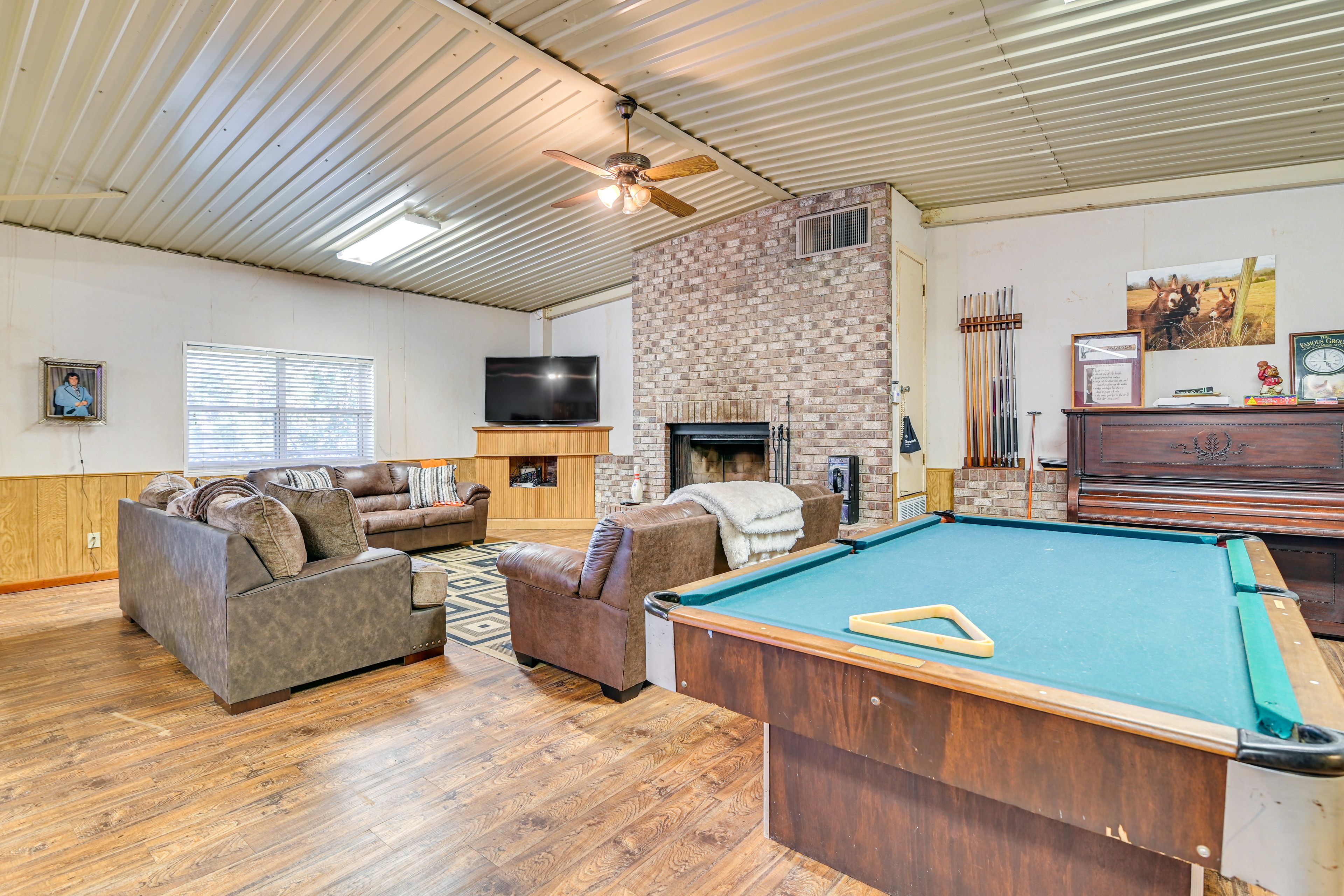 Living Room | Smart TV | Full Sleeper Sofa | Pool Table | Single-Story Home
