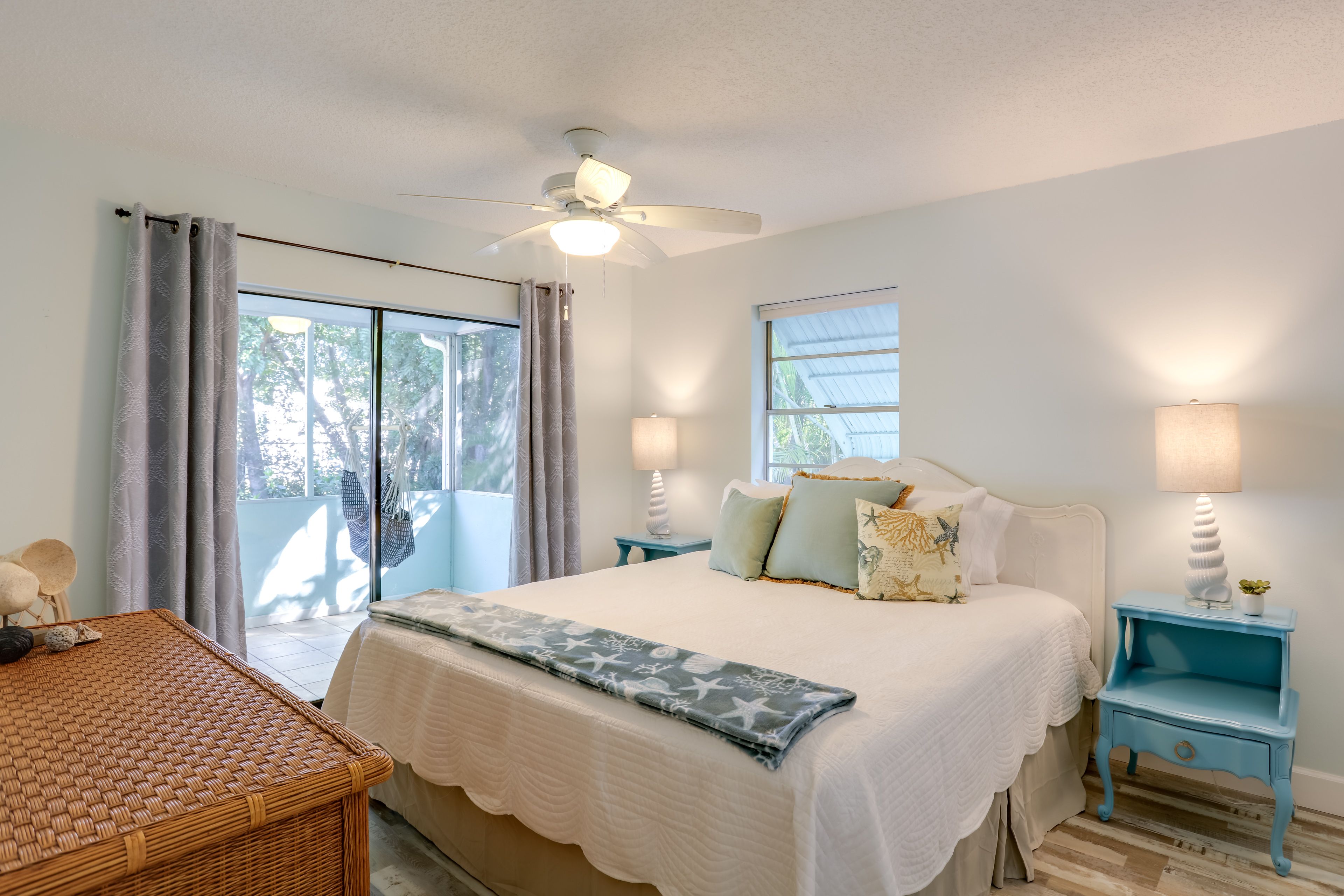 Bedroom 1 | King Bed