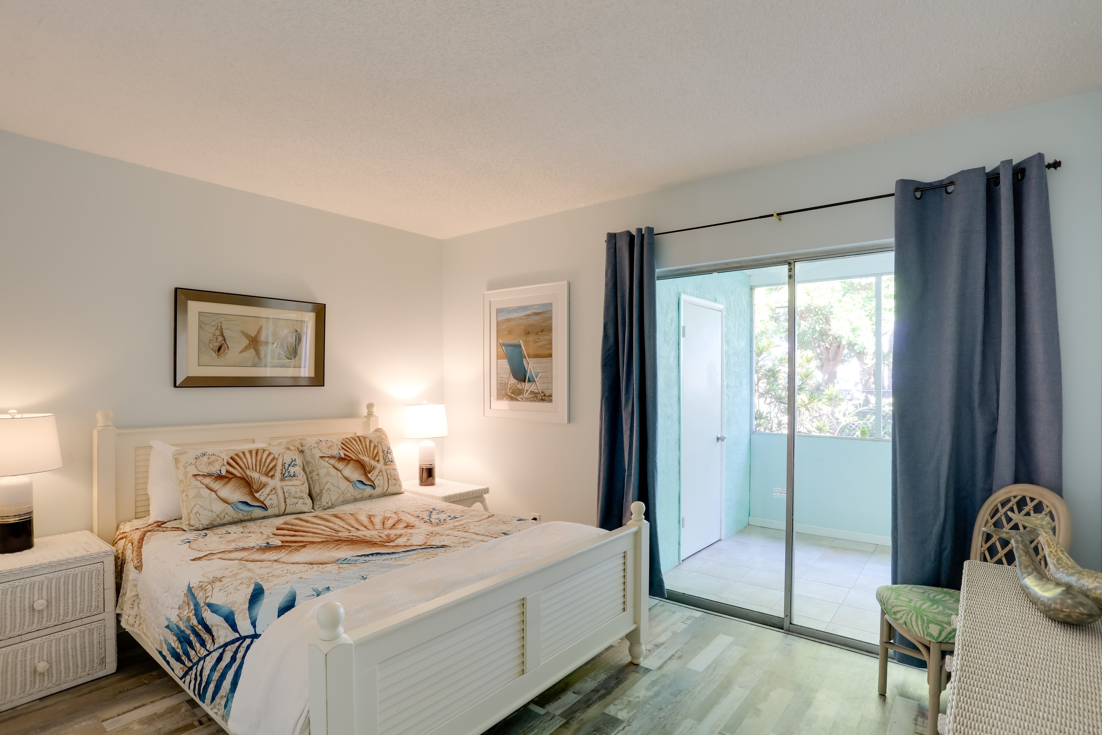 Bedroom 2 | Queen Bed