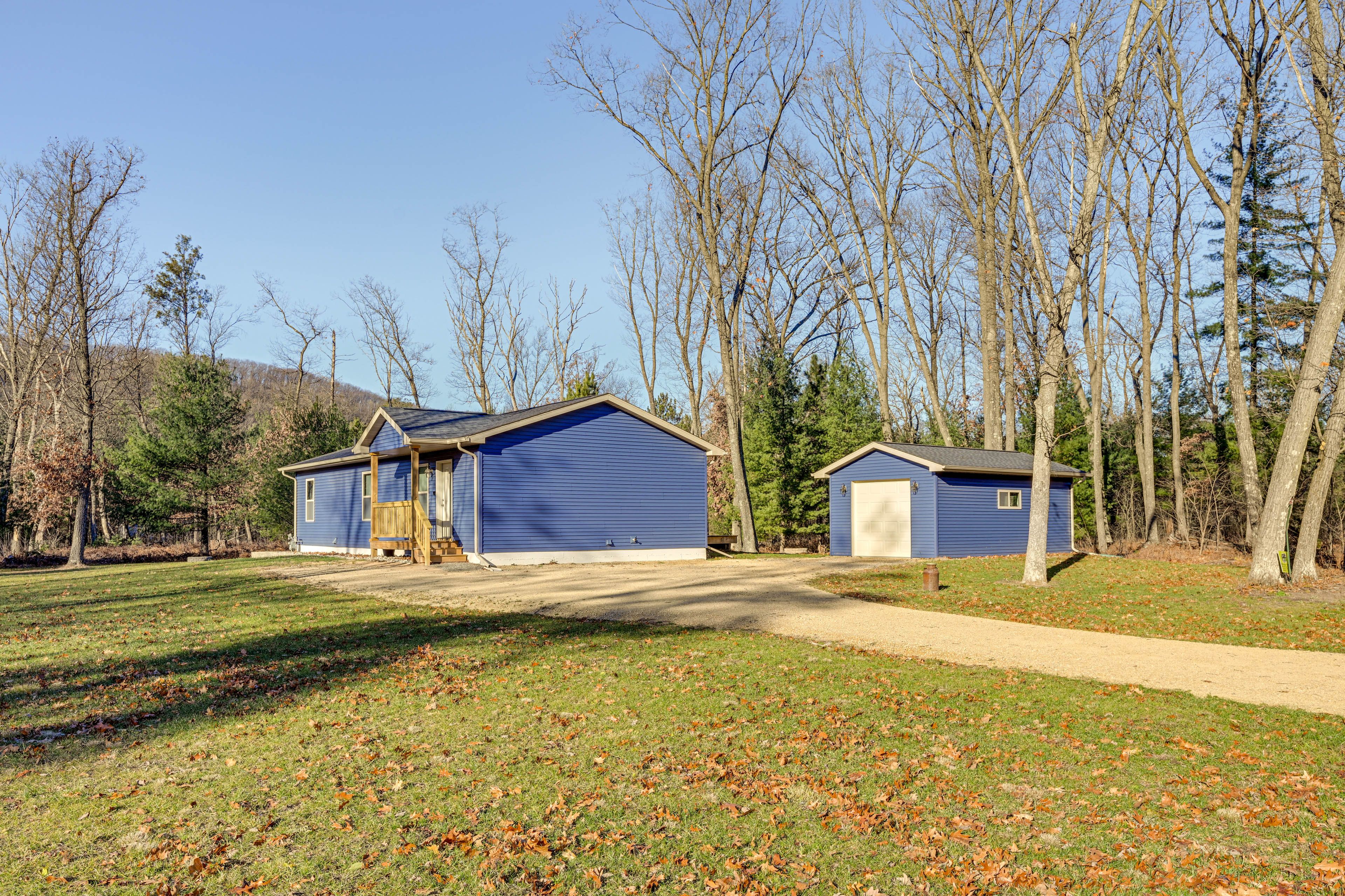 Parking | Gravel Driveway (4 Vehicles) | RV/Trailer