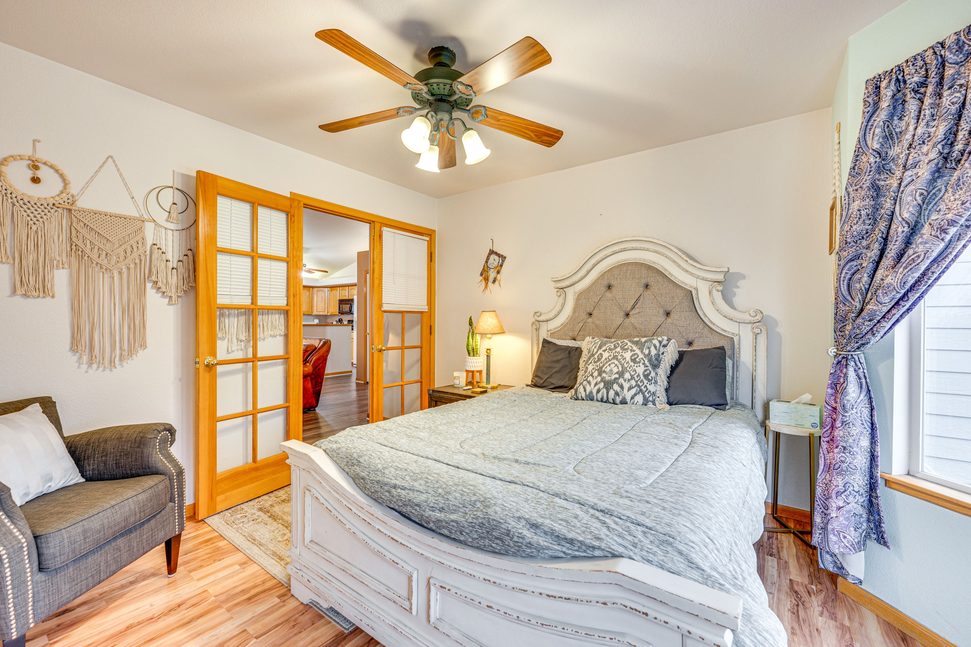 Bedroom 2 | Queen Bed | Main Floor