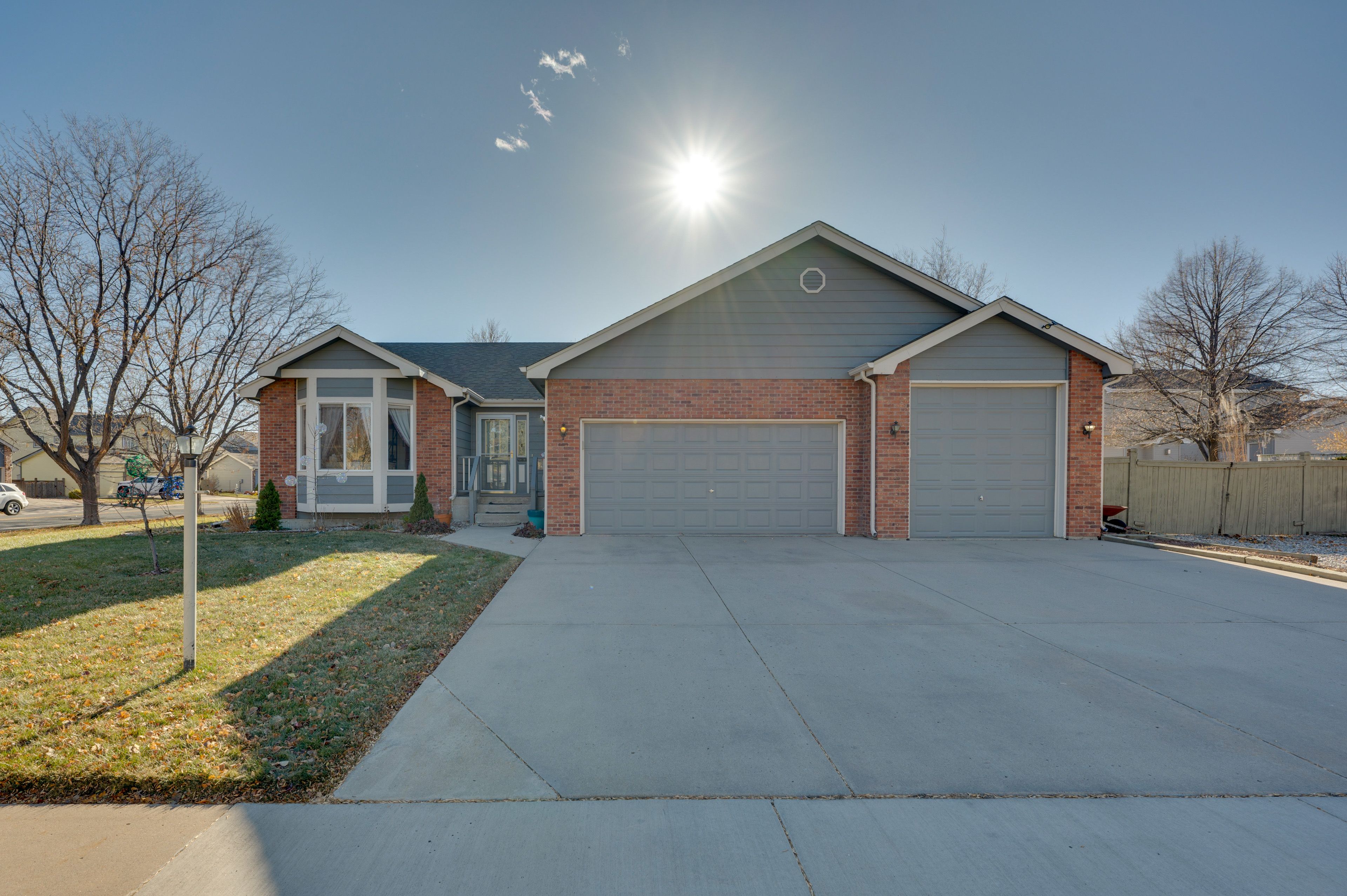 Parking | Driveway (4 Vehicles) | Garage (2 Vehicles) | Trailer Parking
