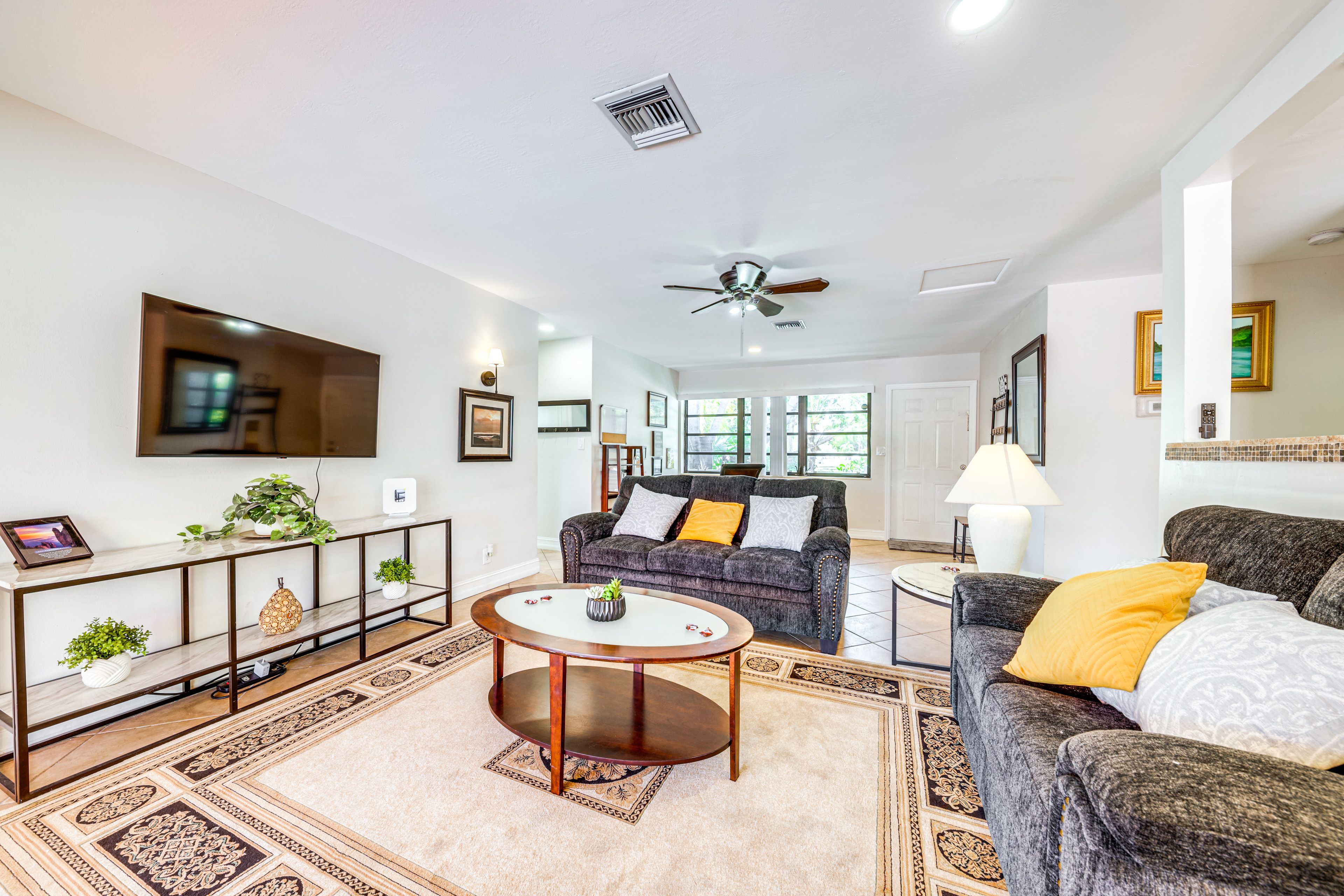 Living Room | Smart TV