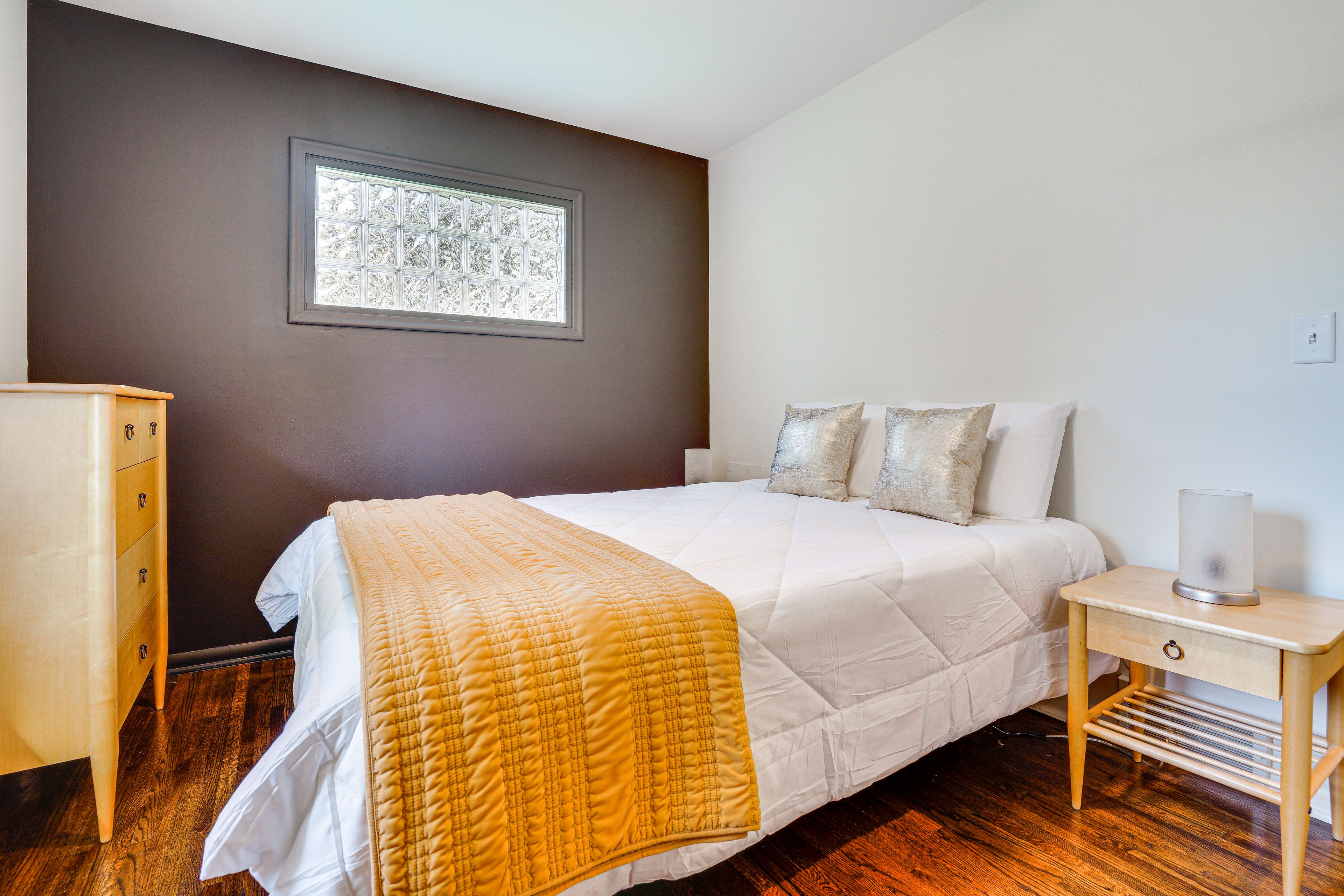 Bedroom 1 | Main Level | Queen Bed | Linens Provided