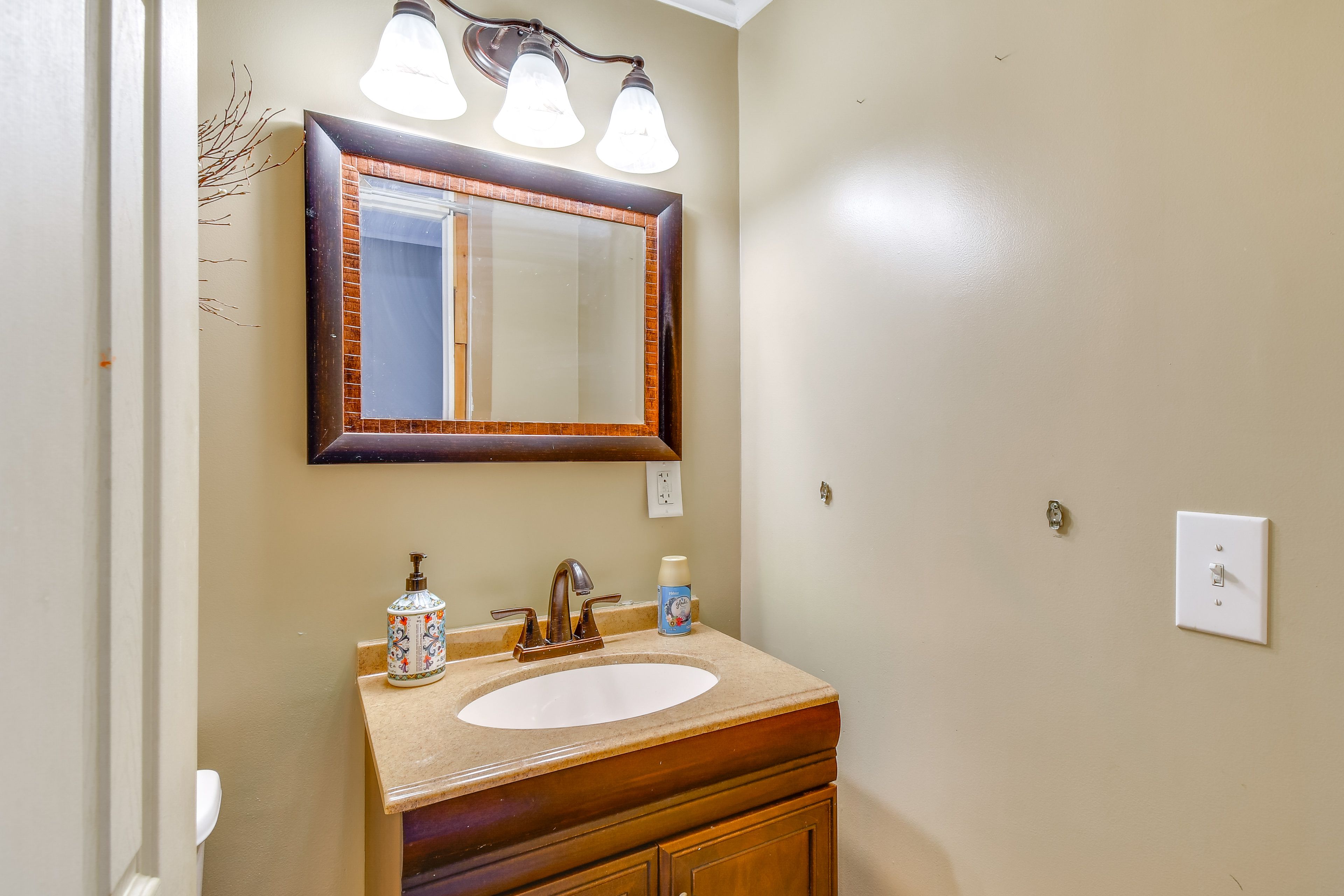 Half Bathroom | 2nd Floor