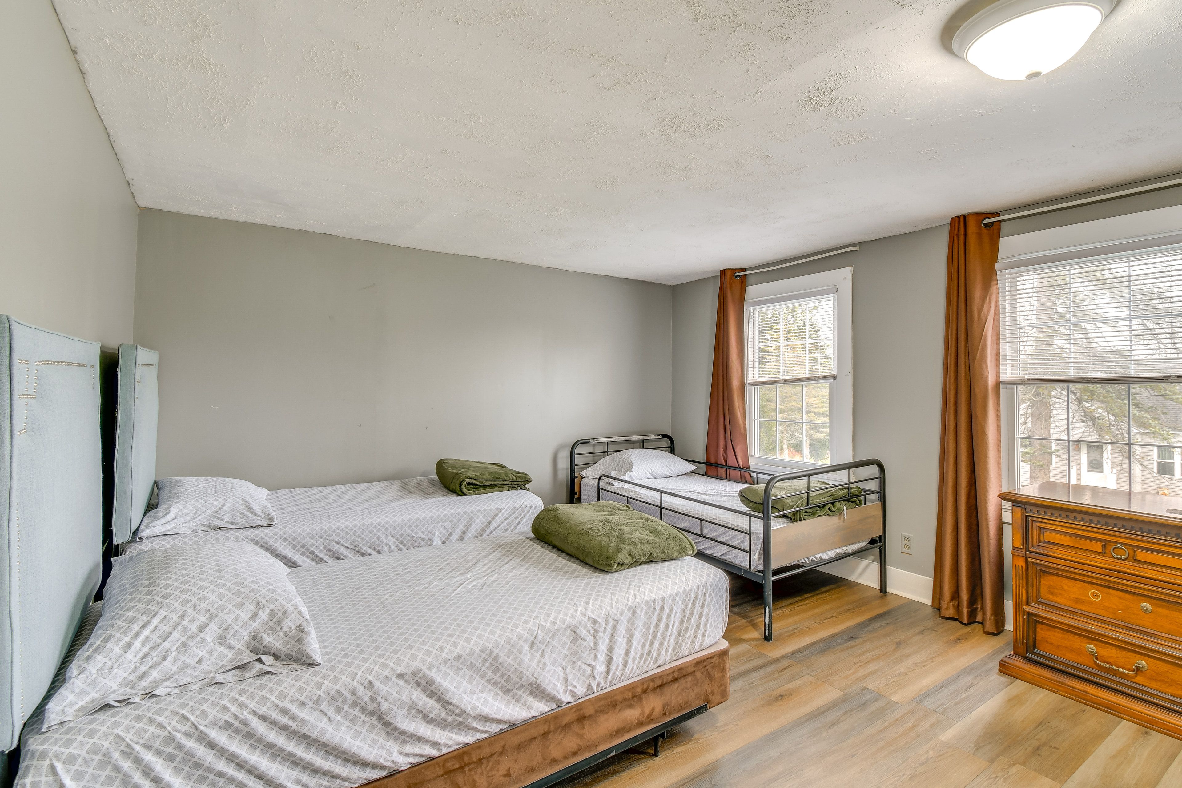 Bedroom 4 | 3 Twin Beds | Twin Bunk Bed | Smart TV | 2nd Floor