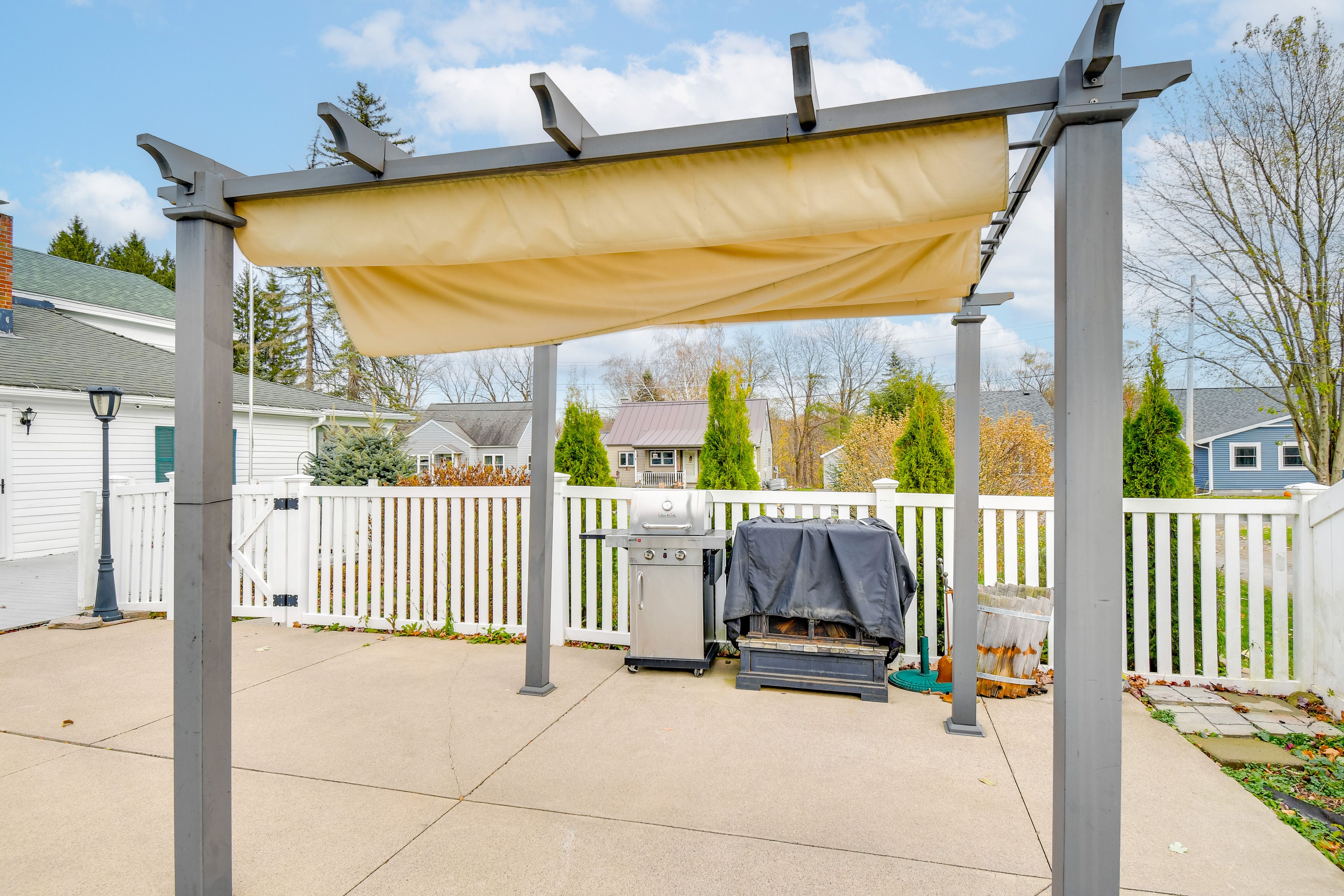 Pergola w/ Cloth Shade | Gas Grill