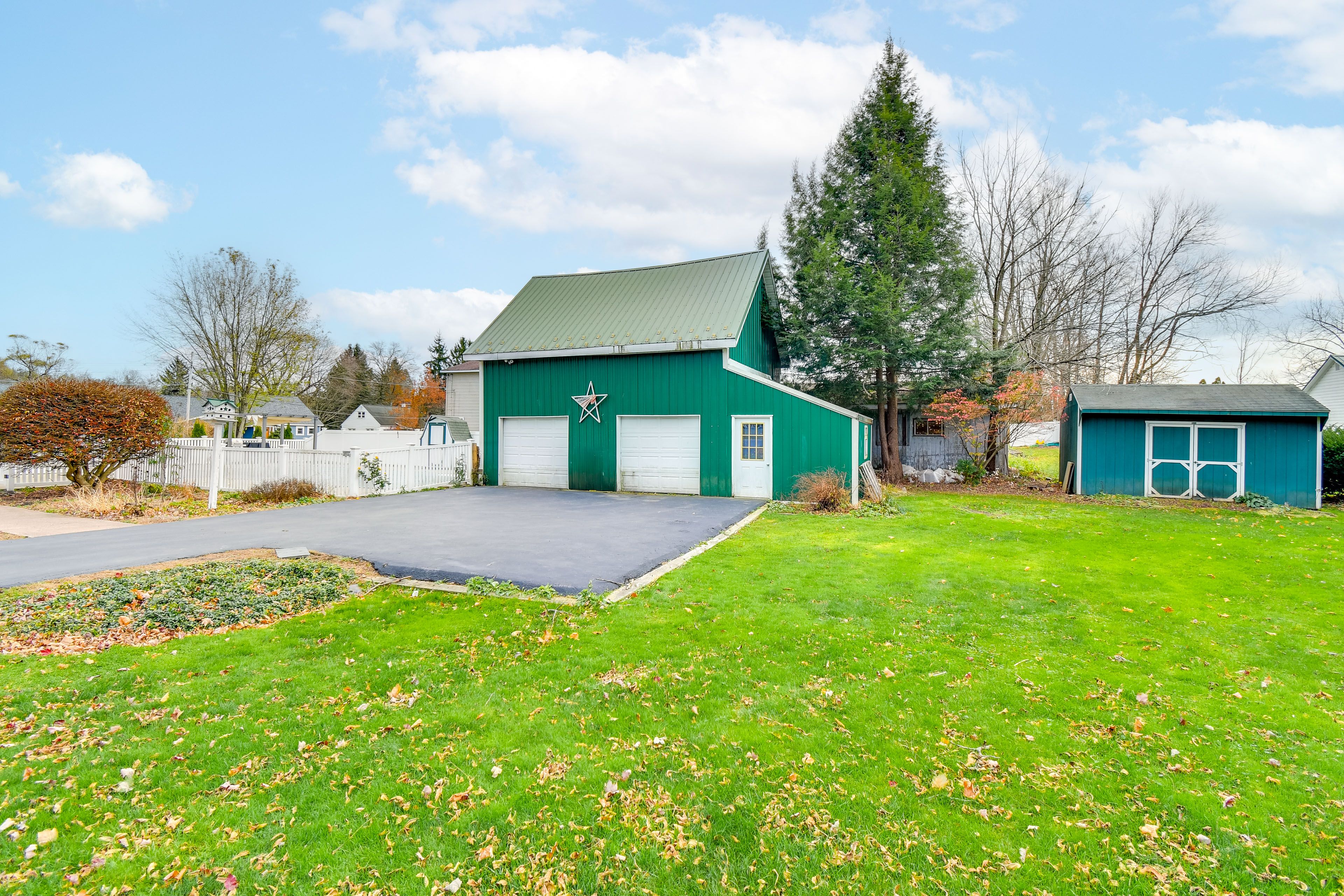 Parking | Driveway (6 Vehicles)
