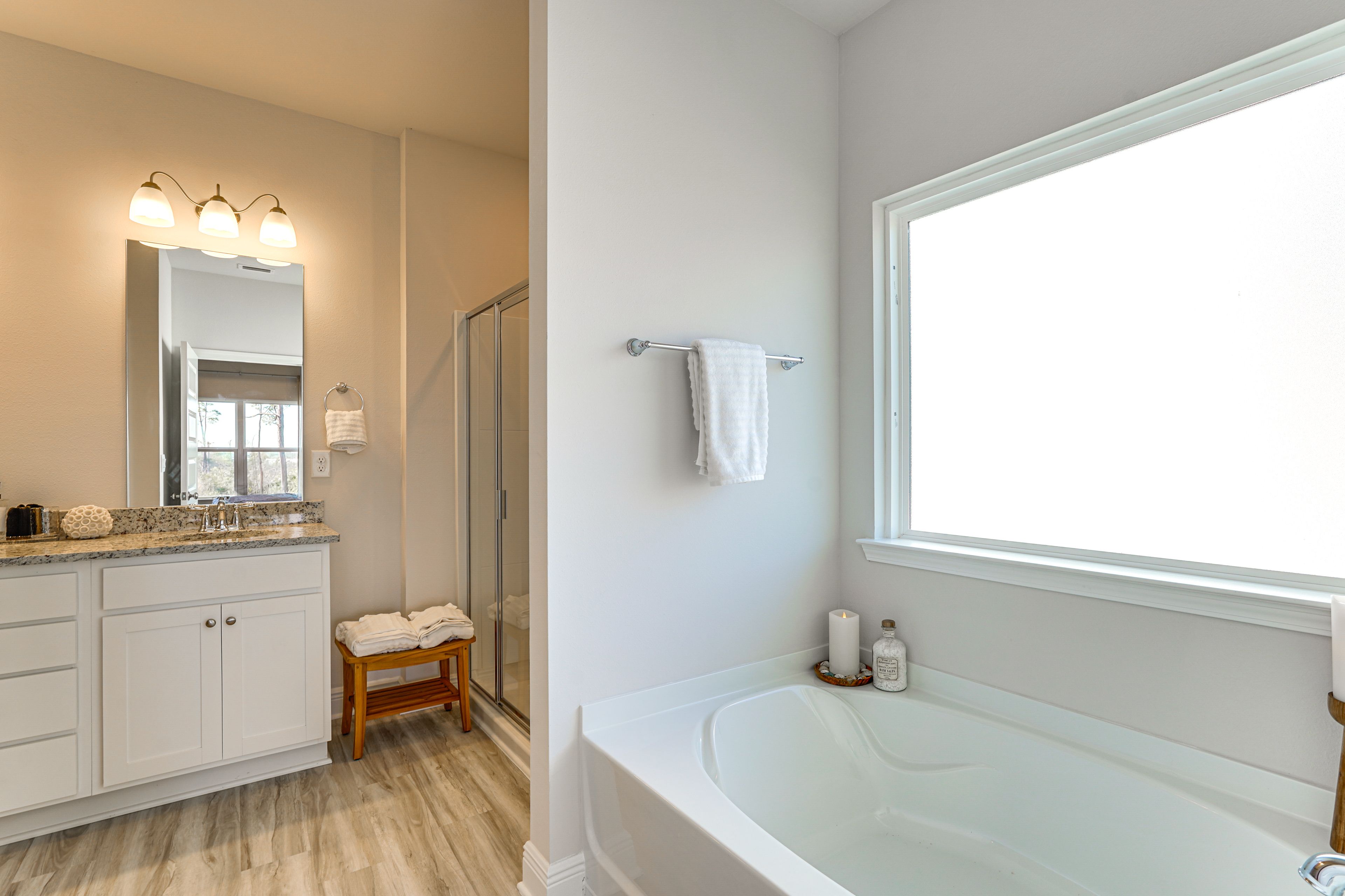 Full Bathroom | Towels Provided