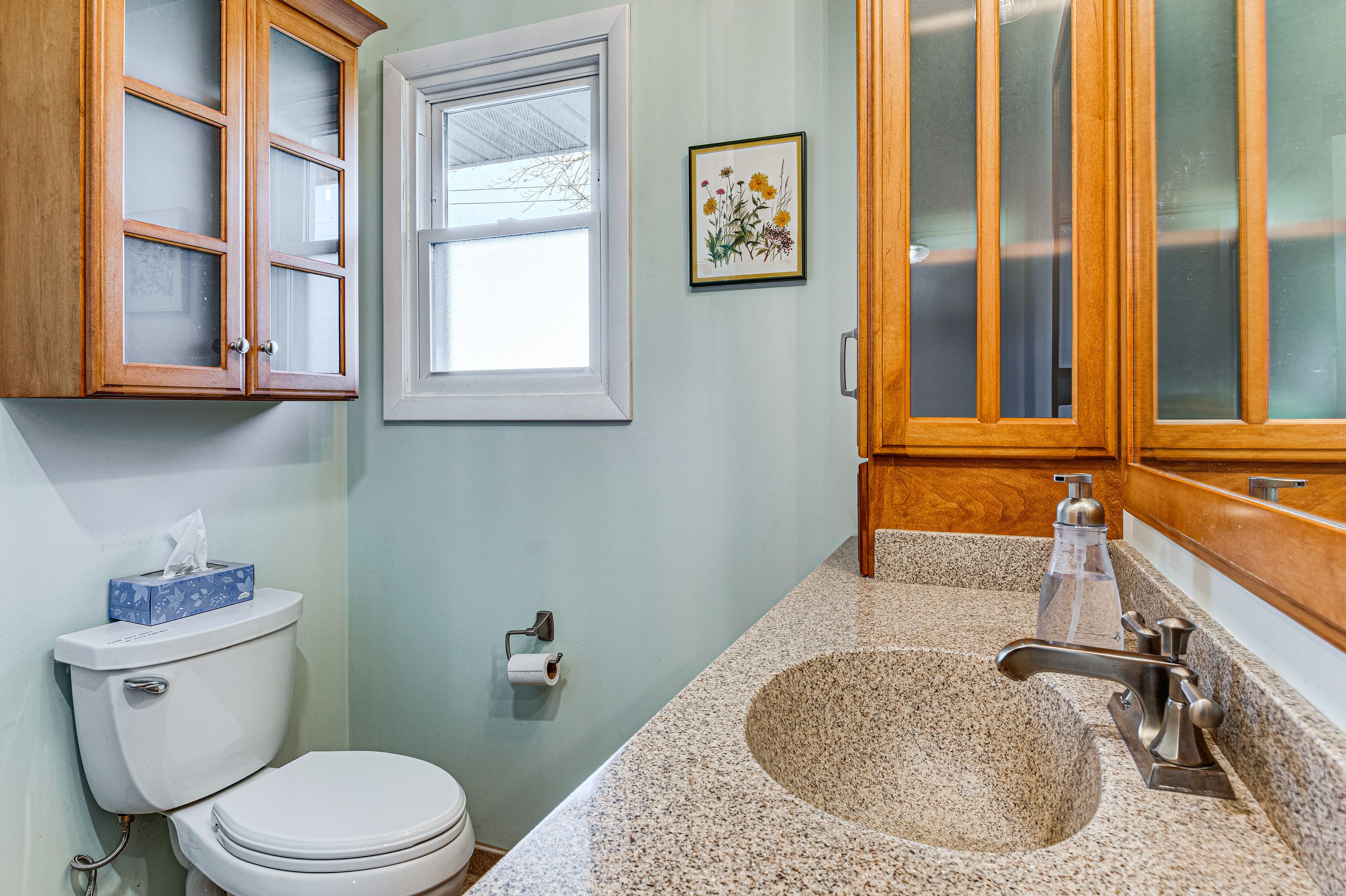 Full Bathroom | Towels Provided
