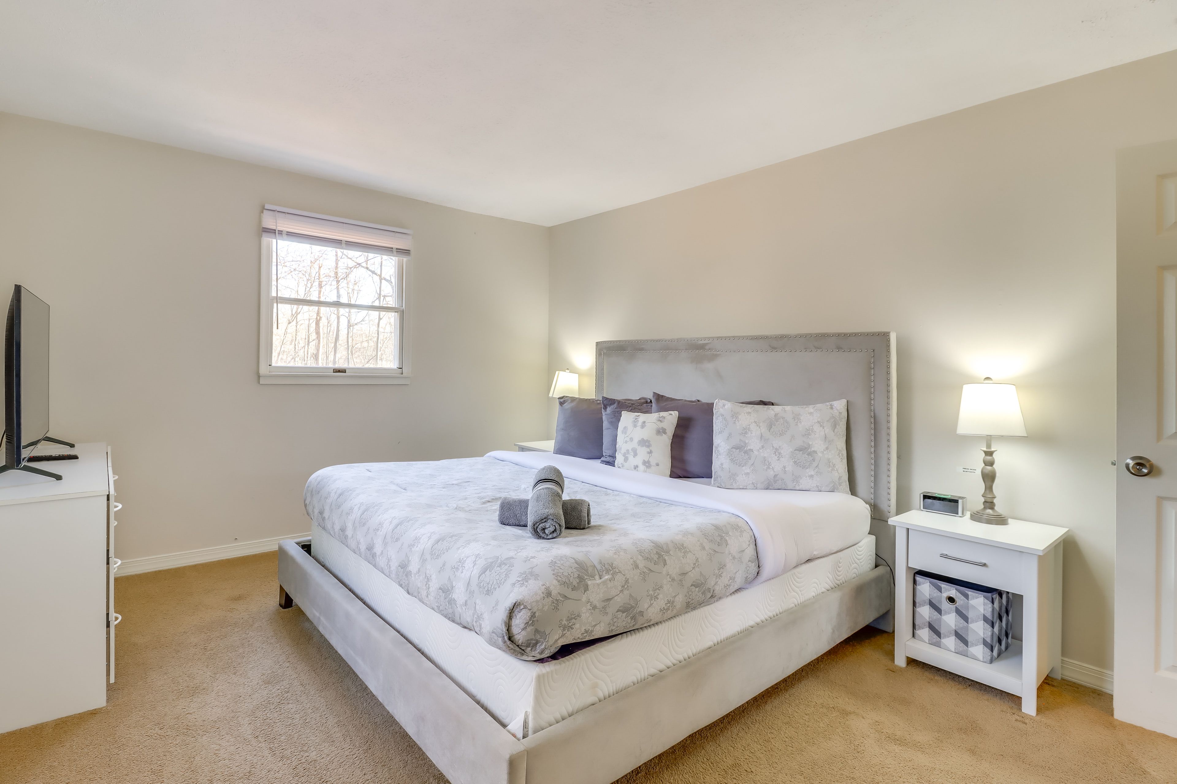Bedroom 1 | King Bed | 1st Floor