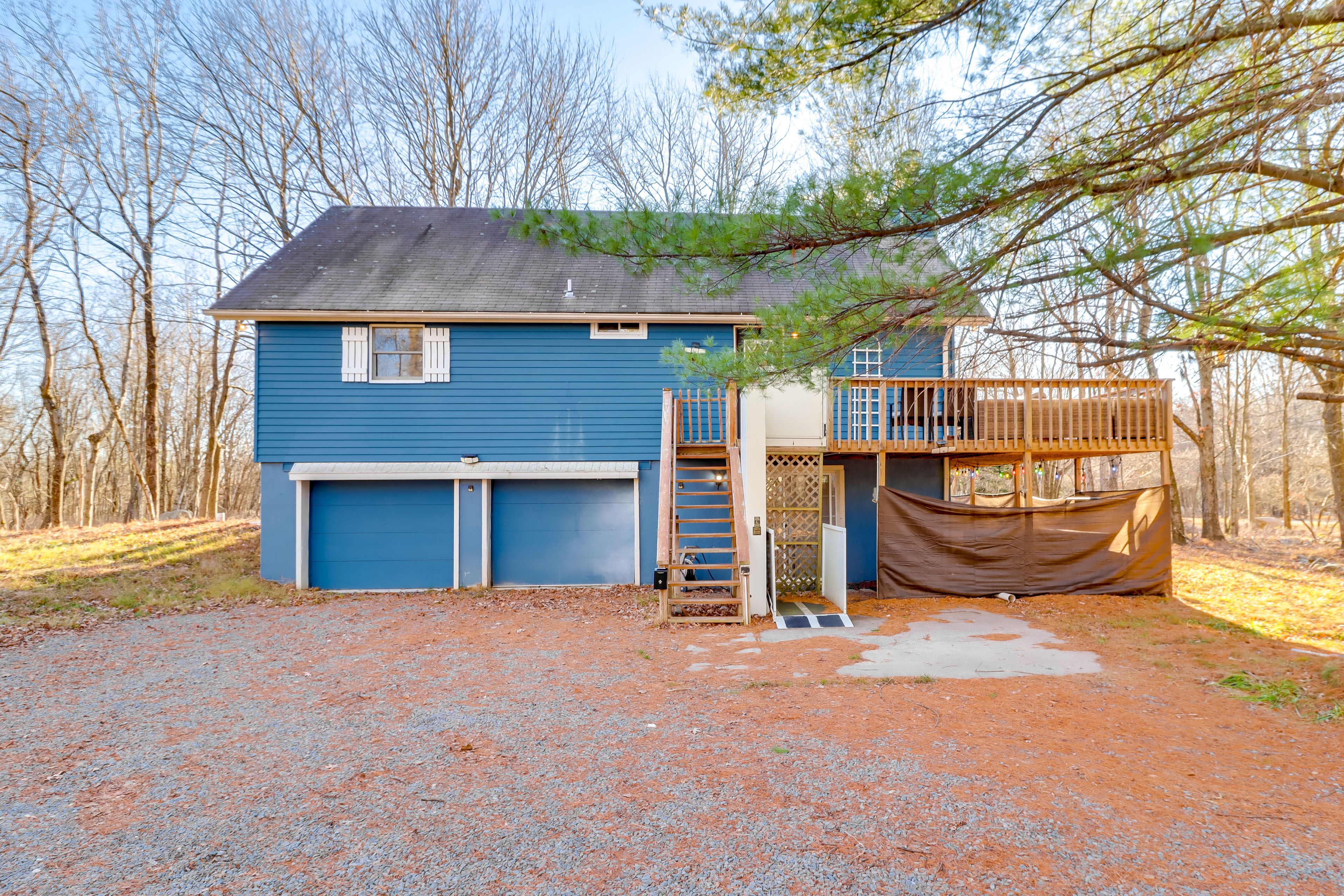 Parking | Driveway (6 Vehicles) | RV/Trailer Parking