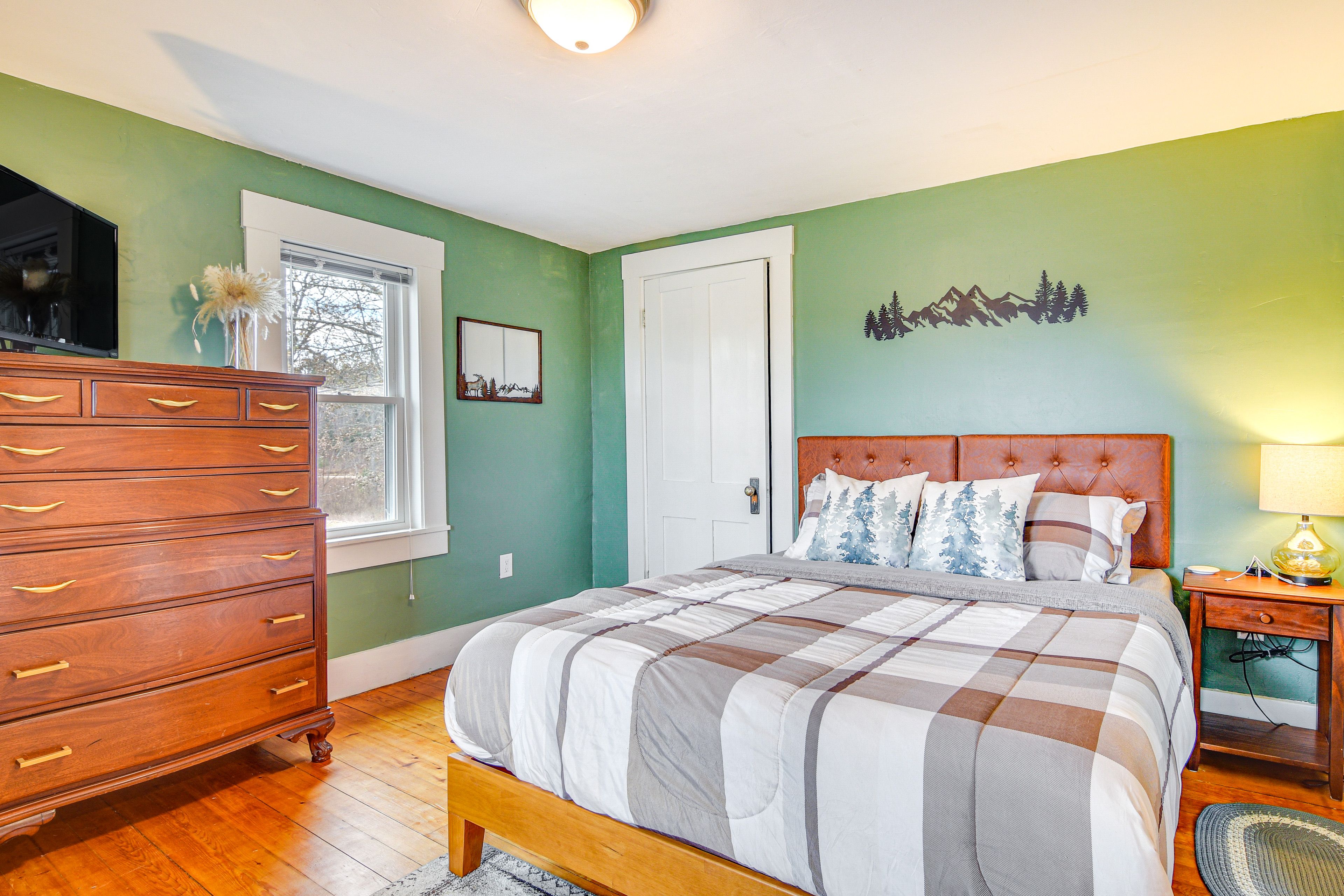 Bedroom 1 | Queen Bed | Central Heating | Portable A/C Units | 2nd Floor