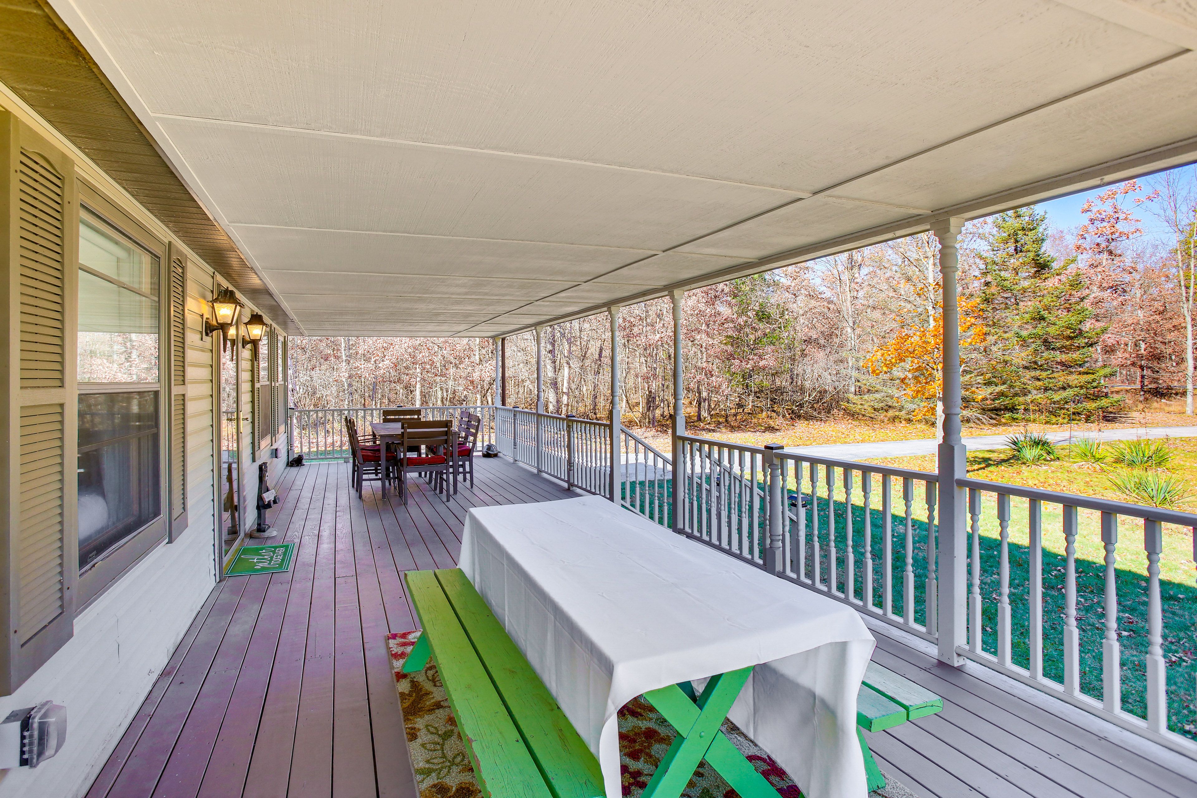 Front Porch | Outdoor Dining Area