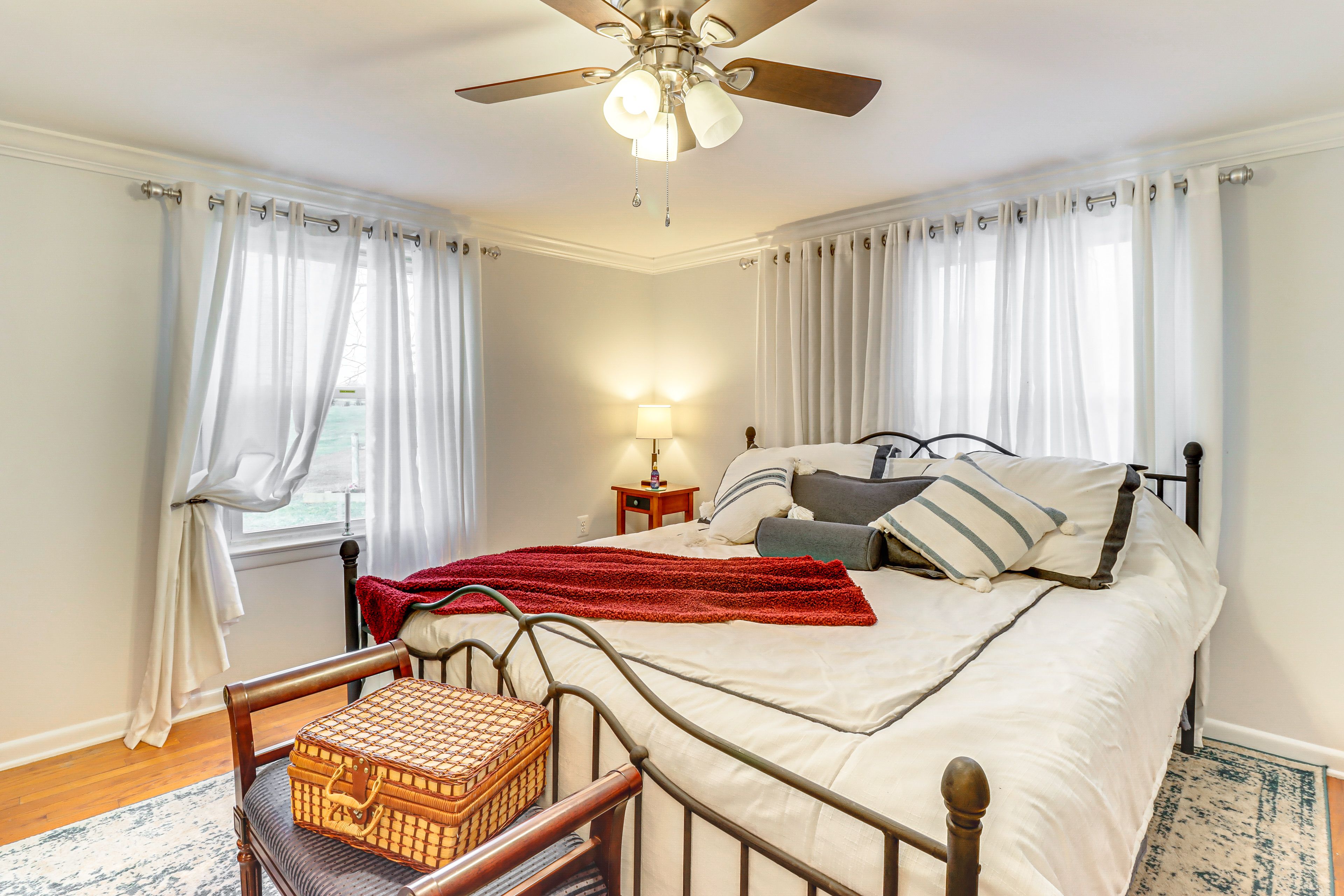 Bedroom 1 | King Bed | 1st Floor