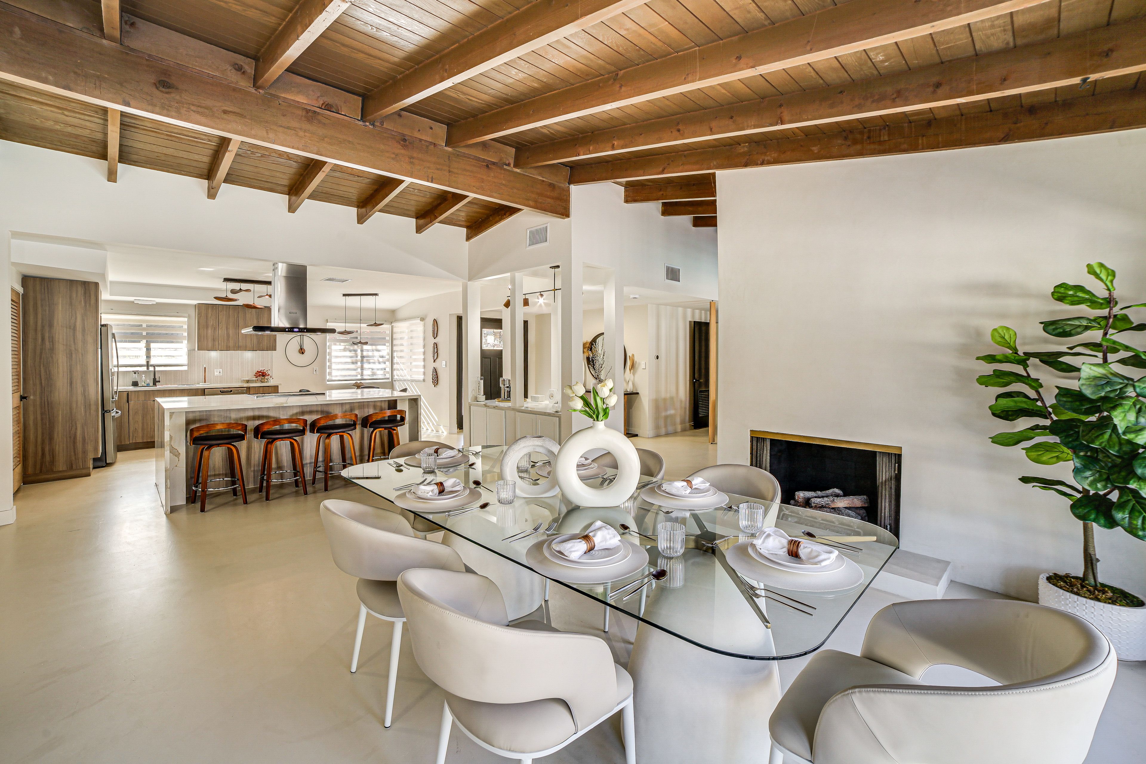 Dining Area | Dishware/Flatware
