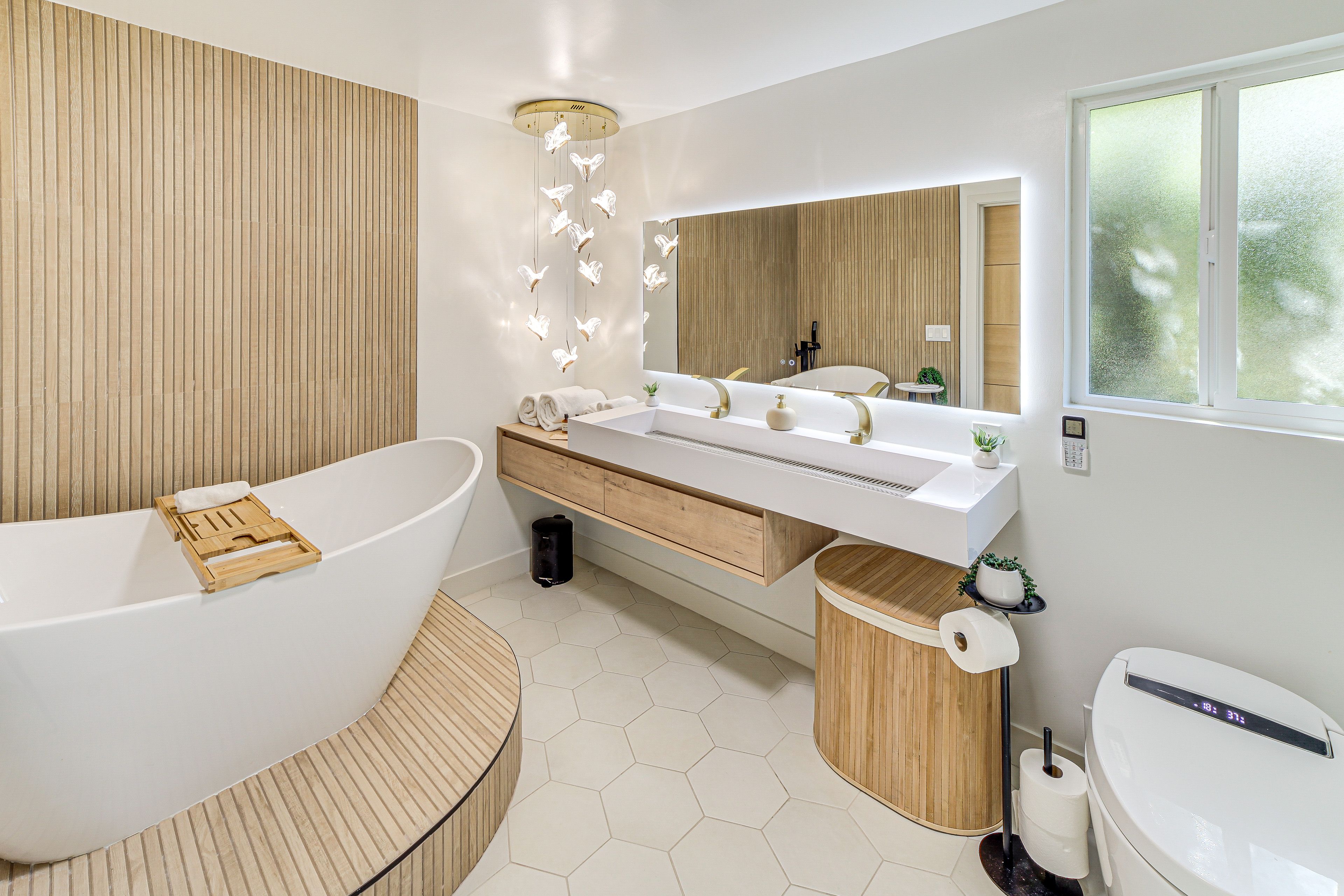 En-Suite Bathroom | Towels Provided