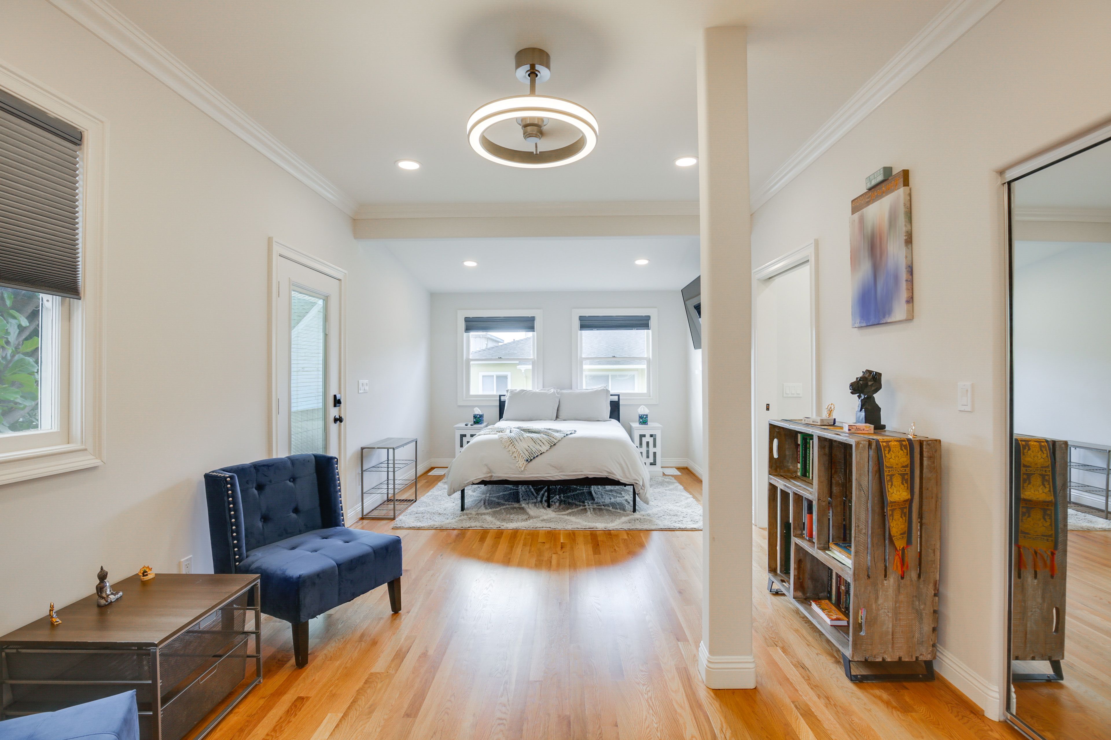 Bedroom Suite | Queen Bed | Smart TV