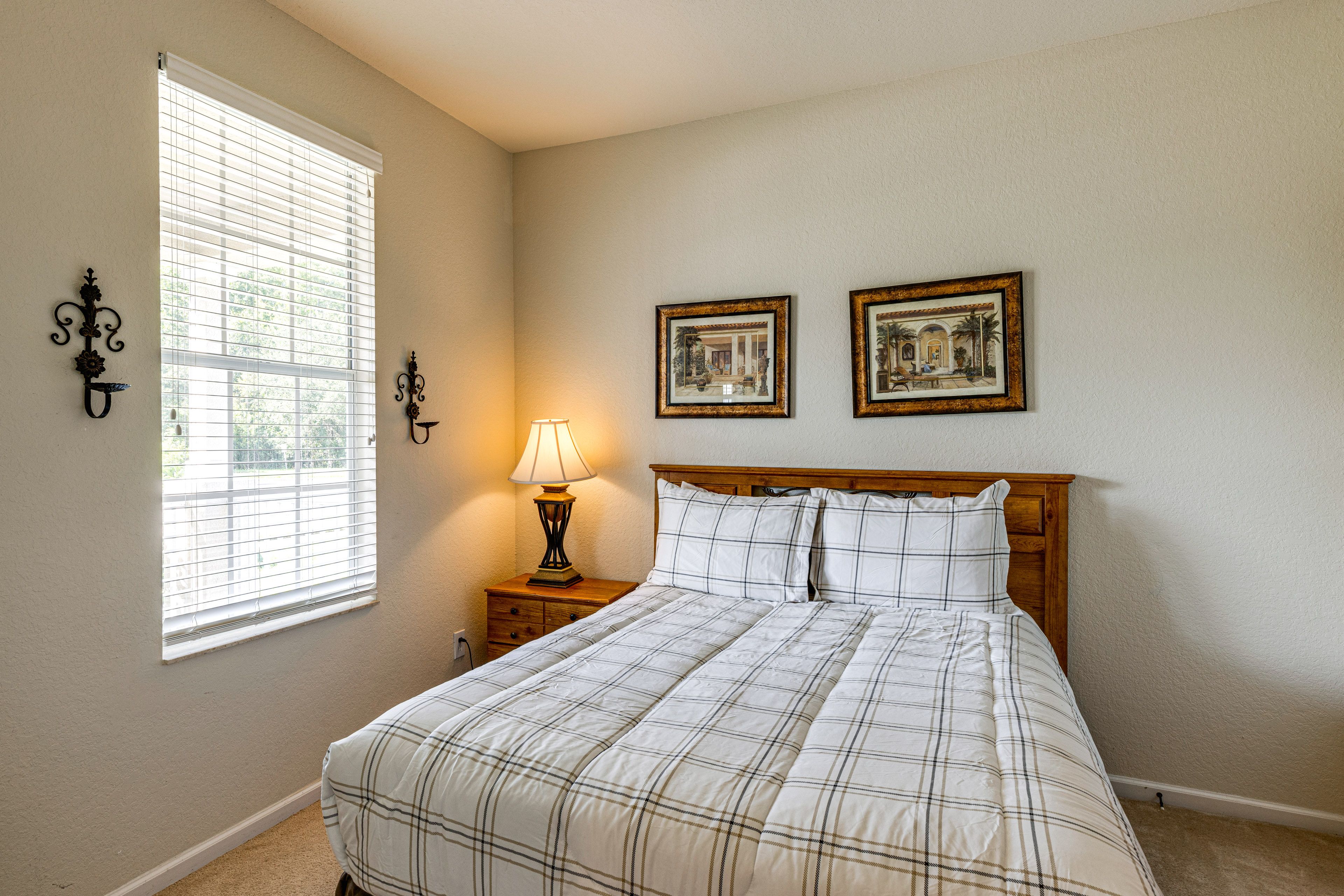 Bedroom 2 | Queen Bed