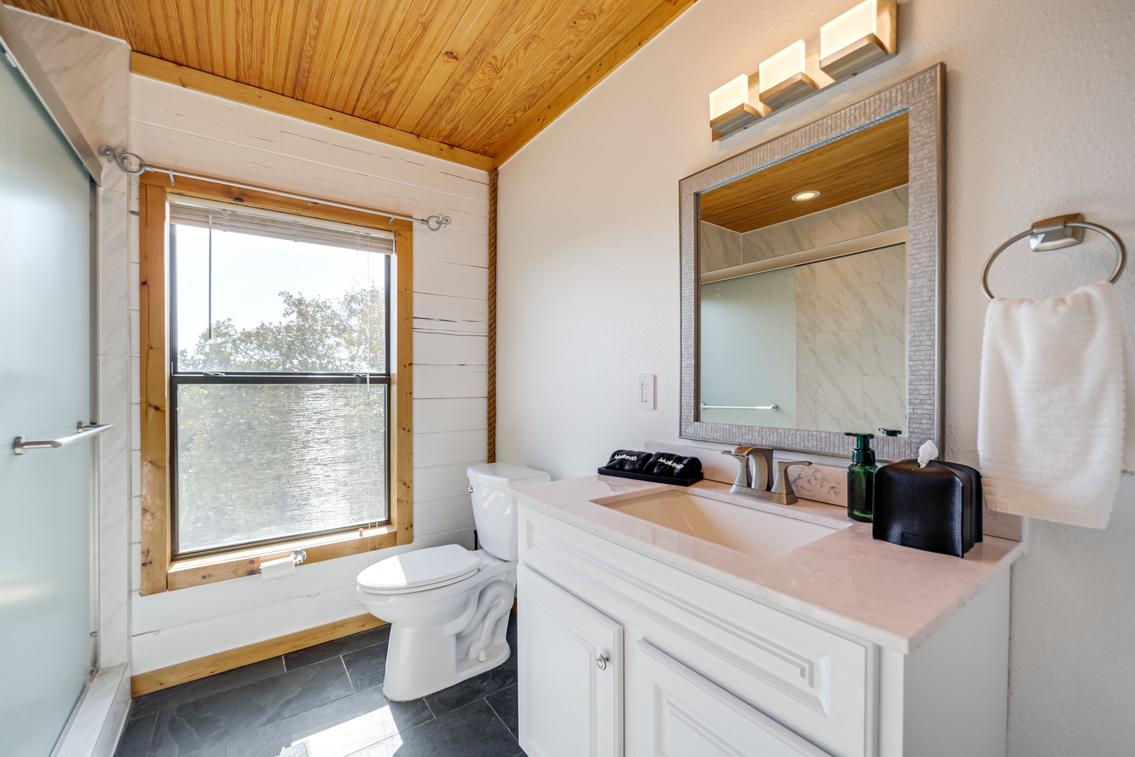 Full Bathroom | 1st Floor