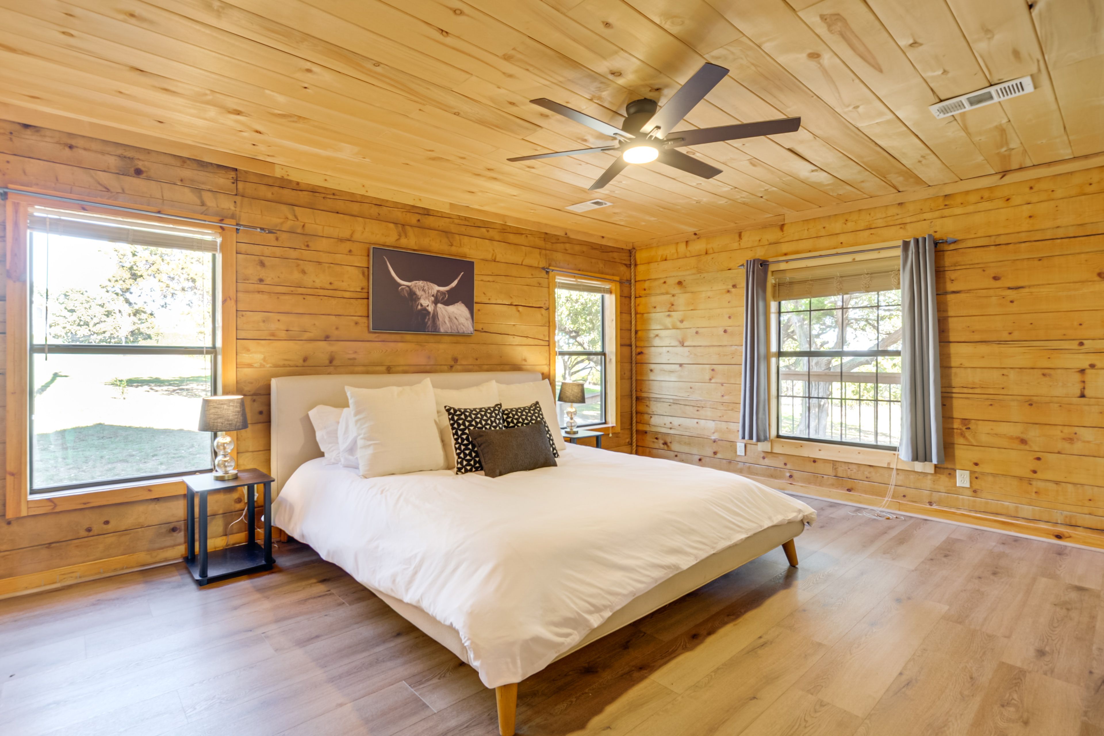 Bedroom 1 | King Bed | 1st Floor