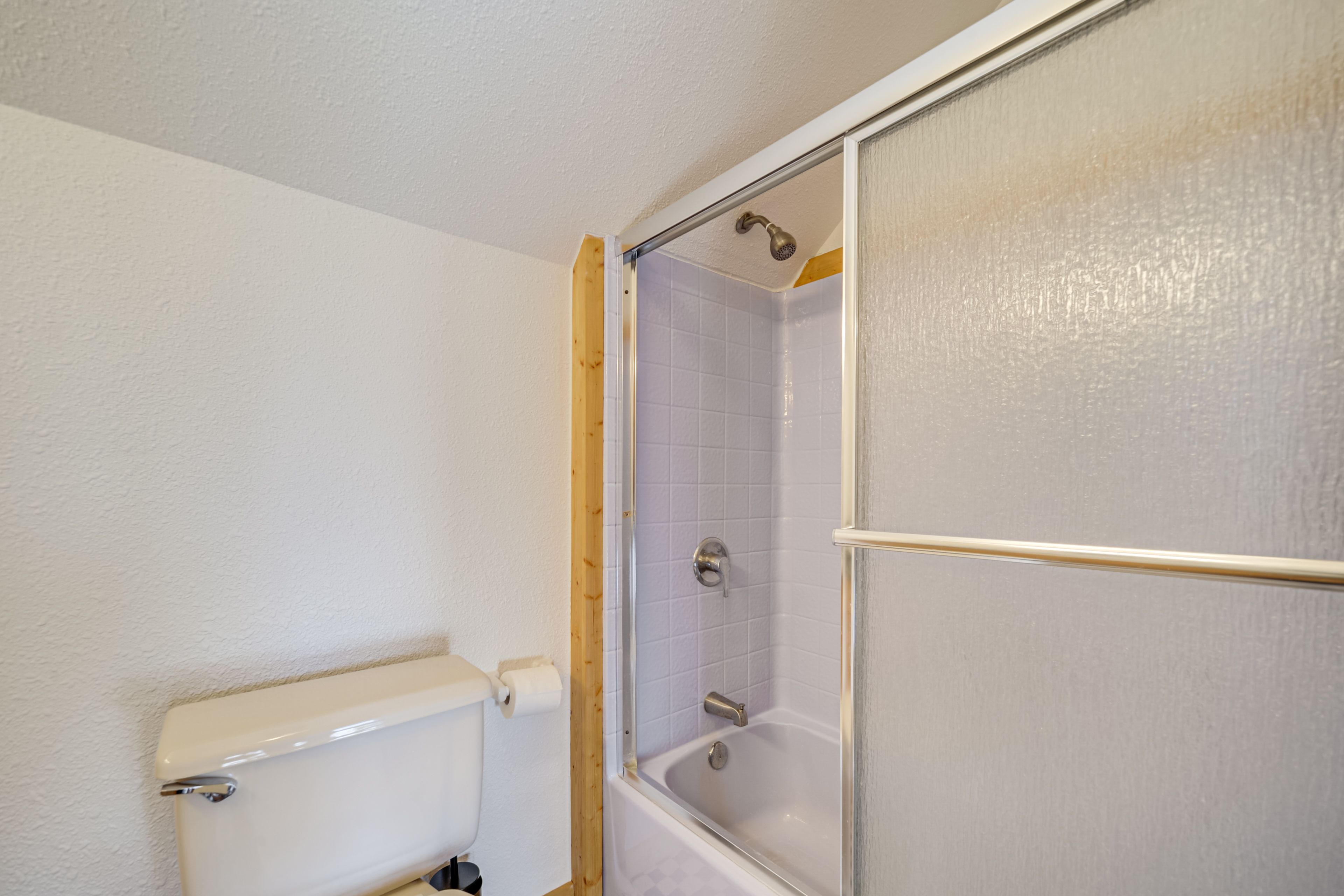 Full Bathroom | 2nd Floor