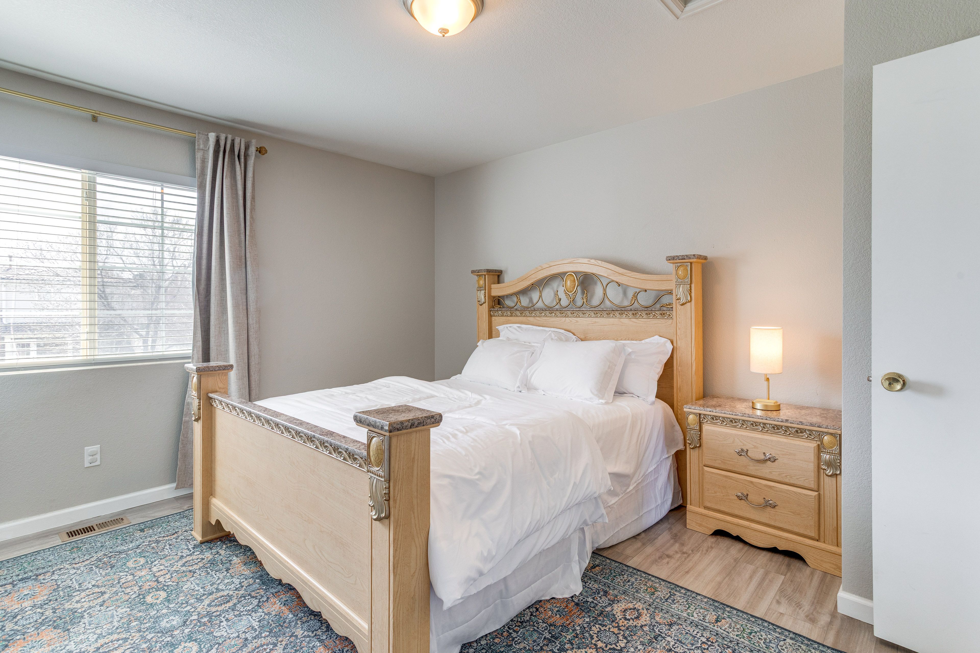 Bedroom 2 | 2nd Floor | Queen Bed