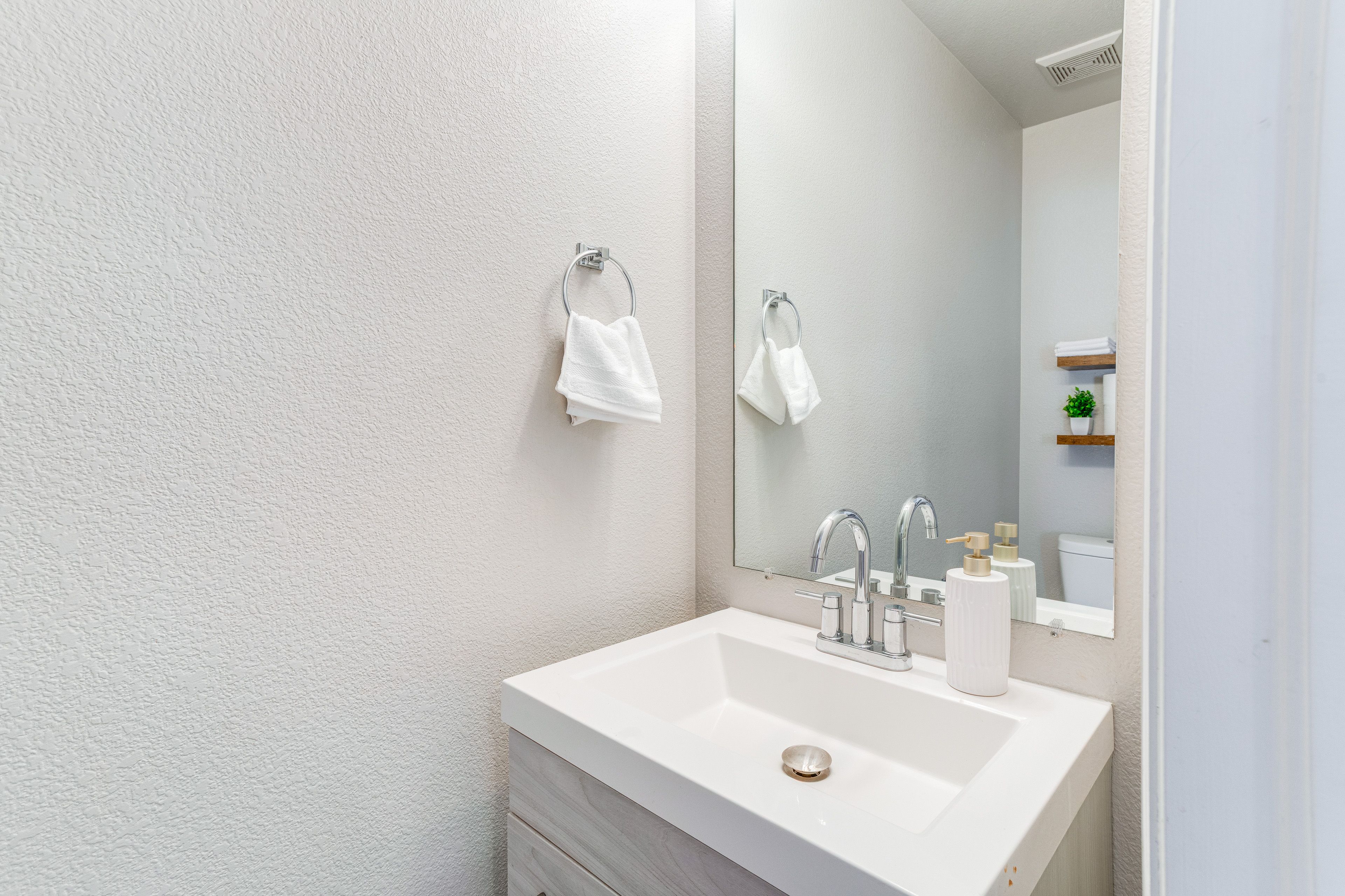 Half Bathroom | 1st Floor