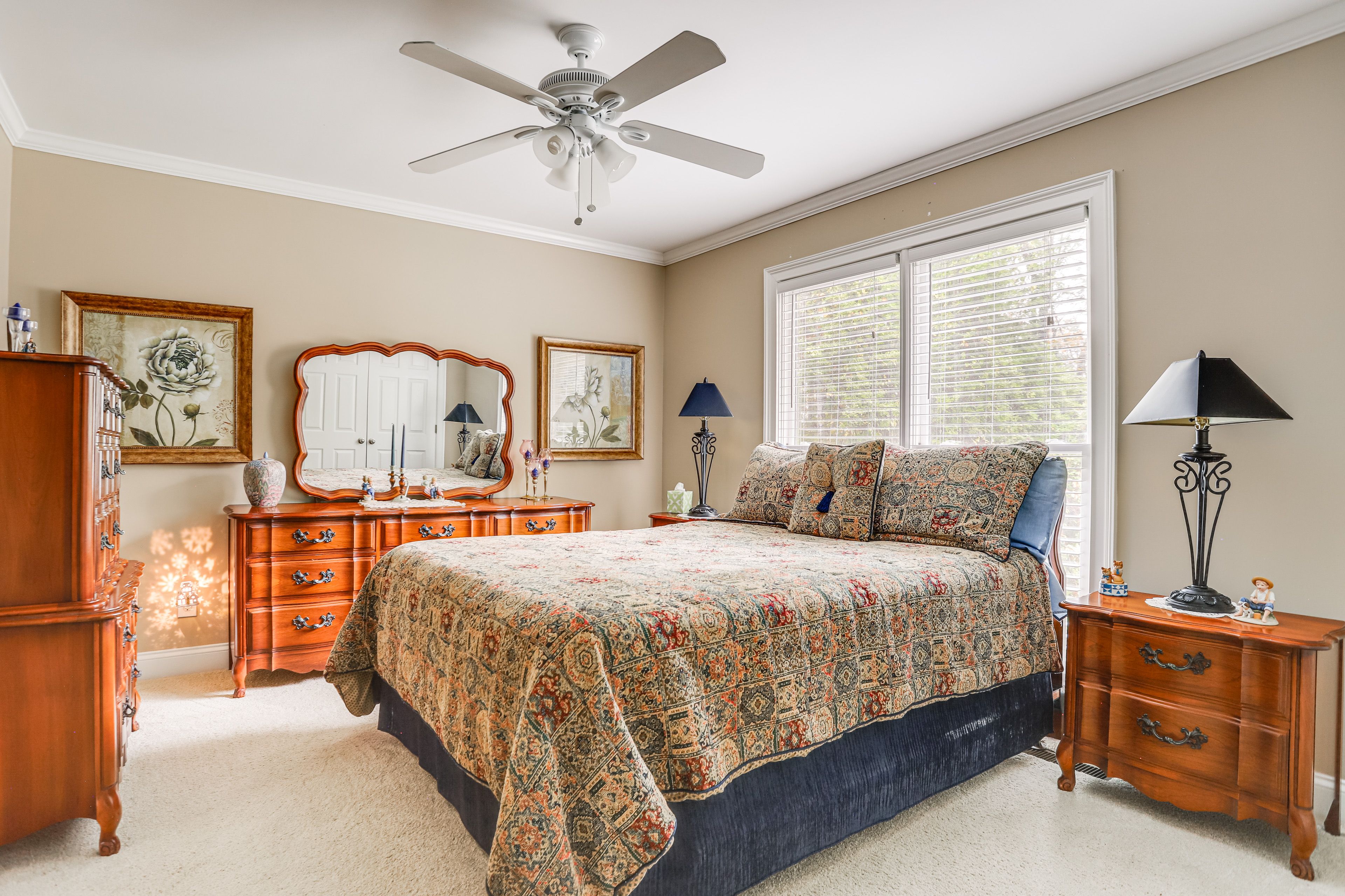 Bedroom | King Bed | Linens Provided
