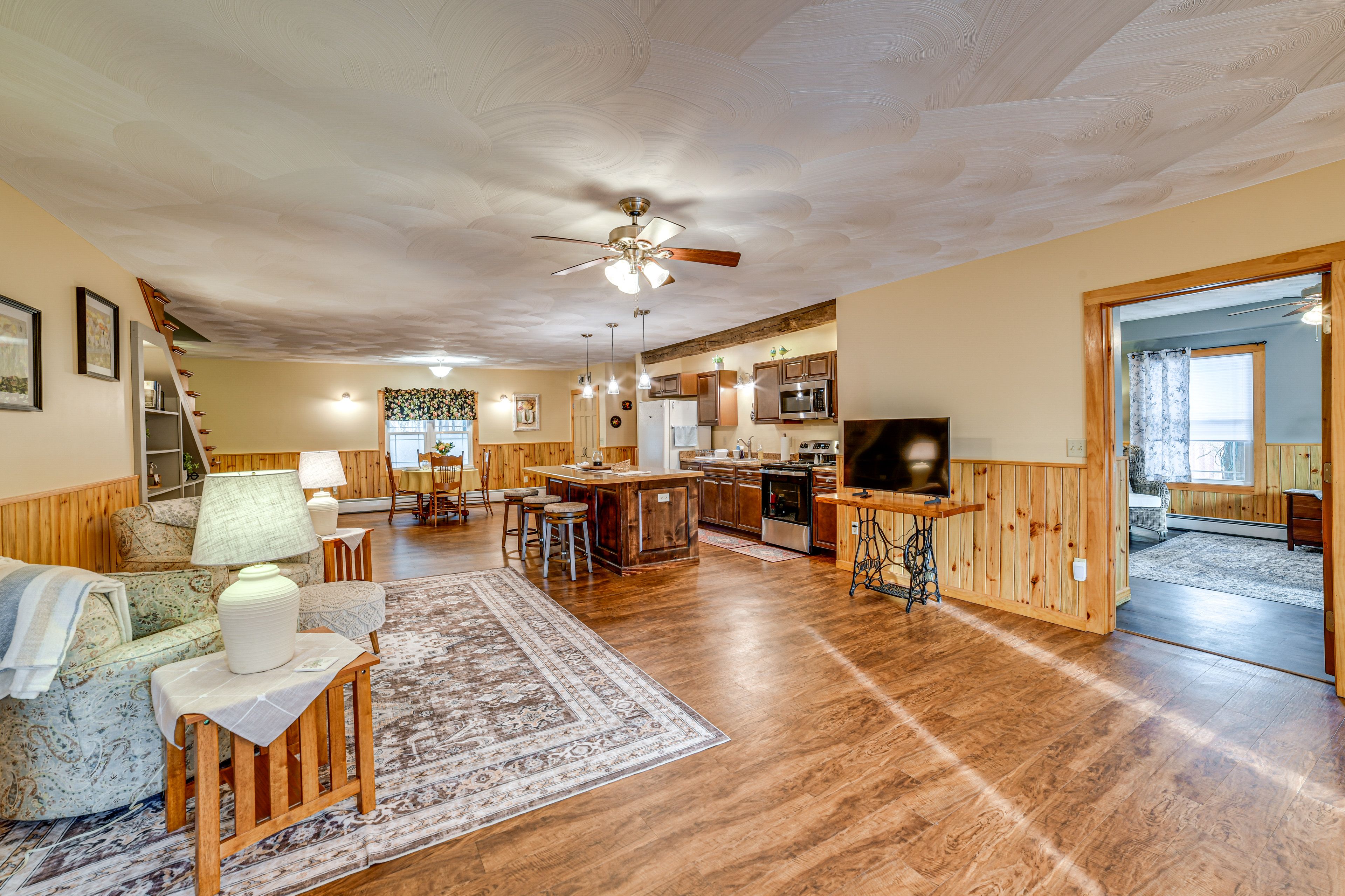 Lisle Vacation Rental | 2BR | 1BA | 2,000 Sq Ft | 3 Steps Required